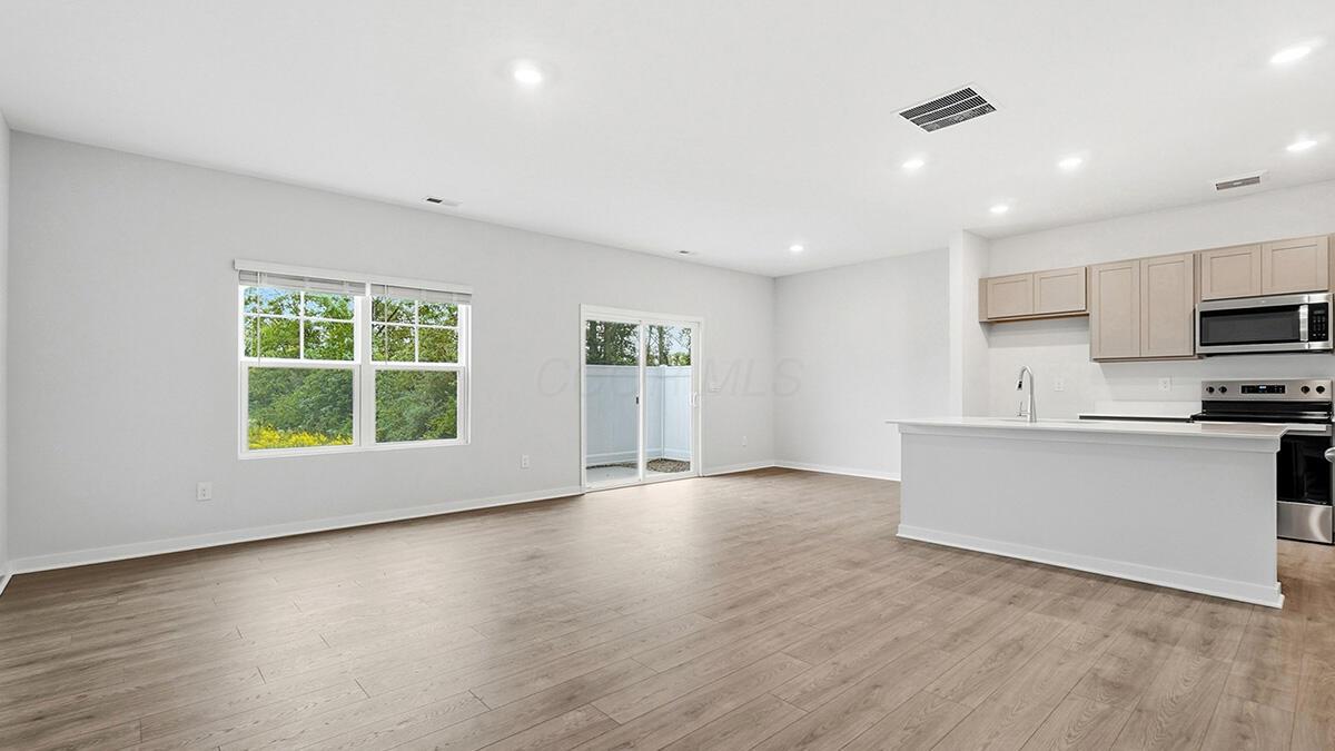 1382 Marinelli Drive E Property Photo 7