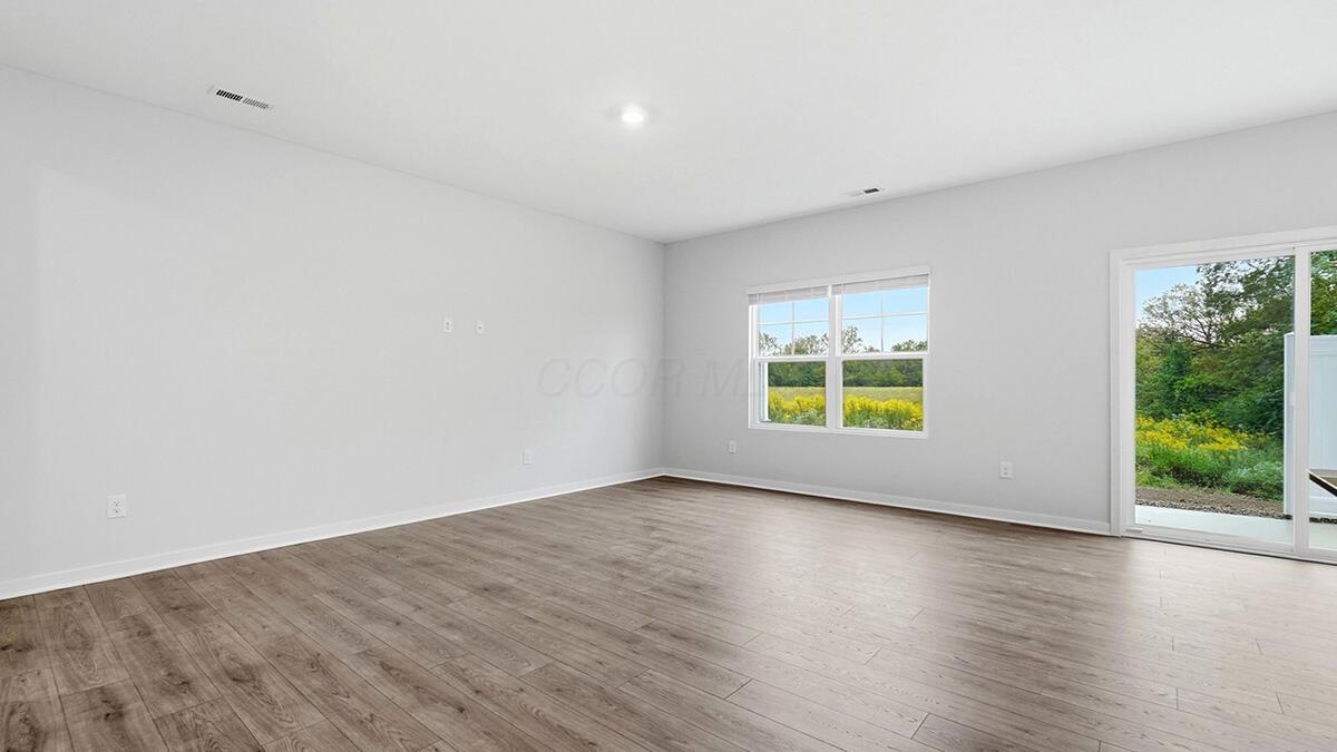 1382 Marinelli Drive E Property Photo 8