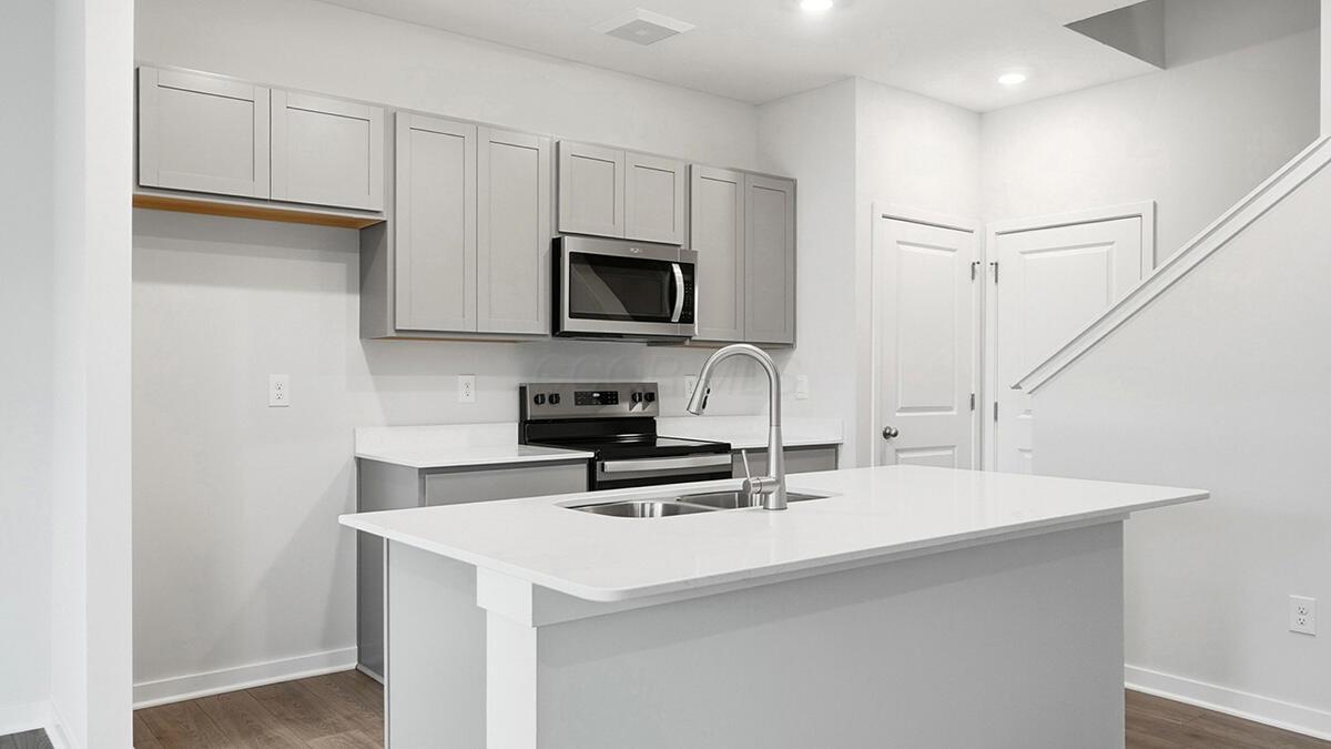 1382 Marinelli Drive E Property Photo 11