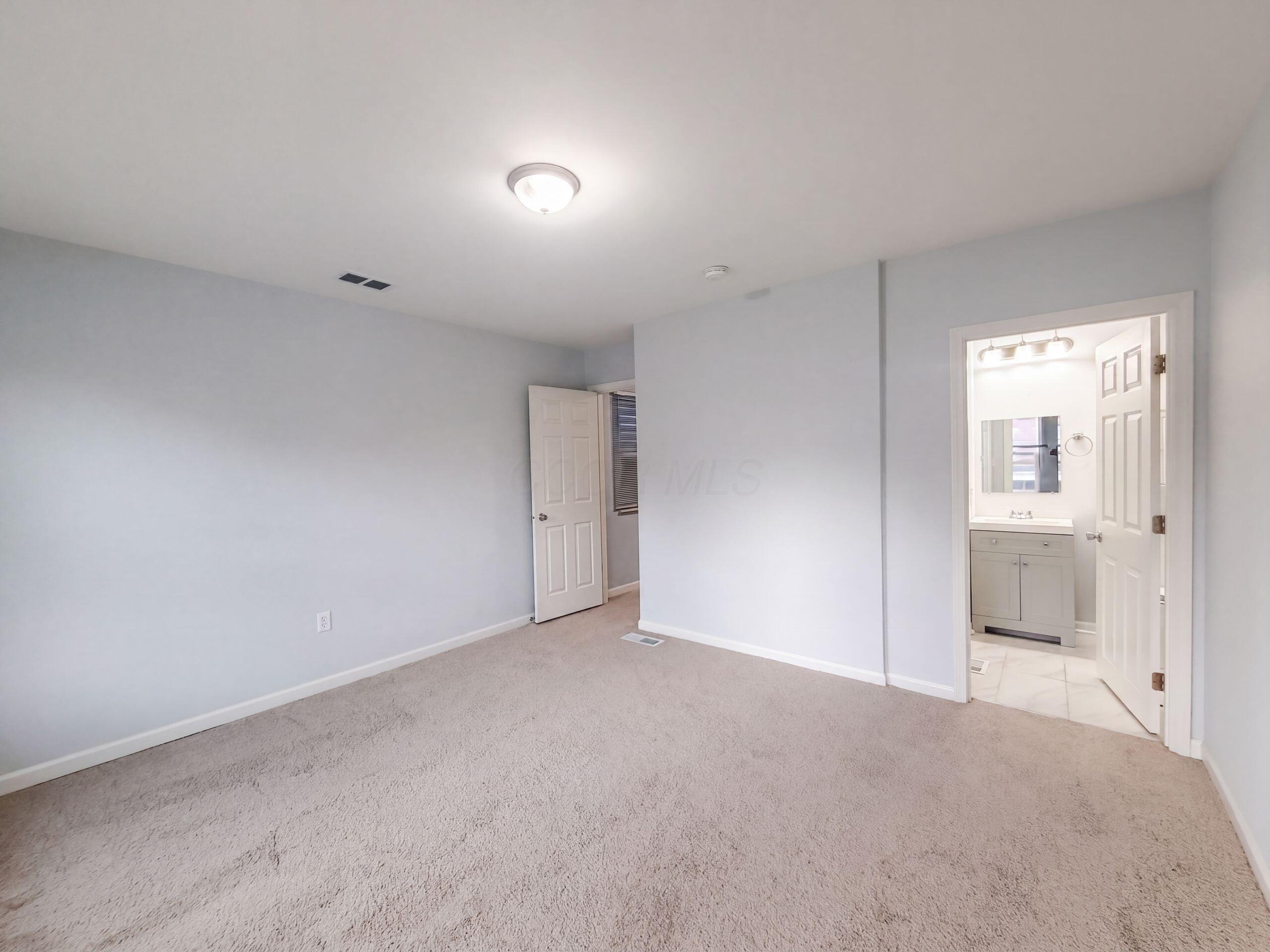 513 S Champion Avenue Property Photo 4