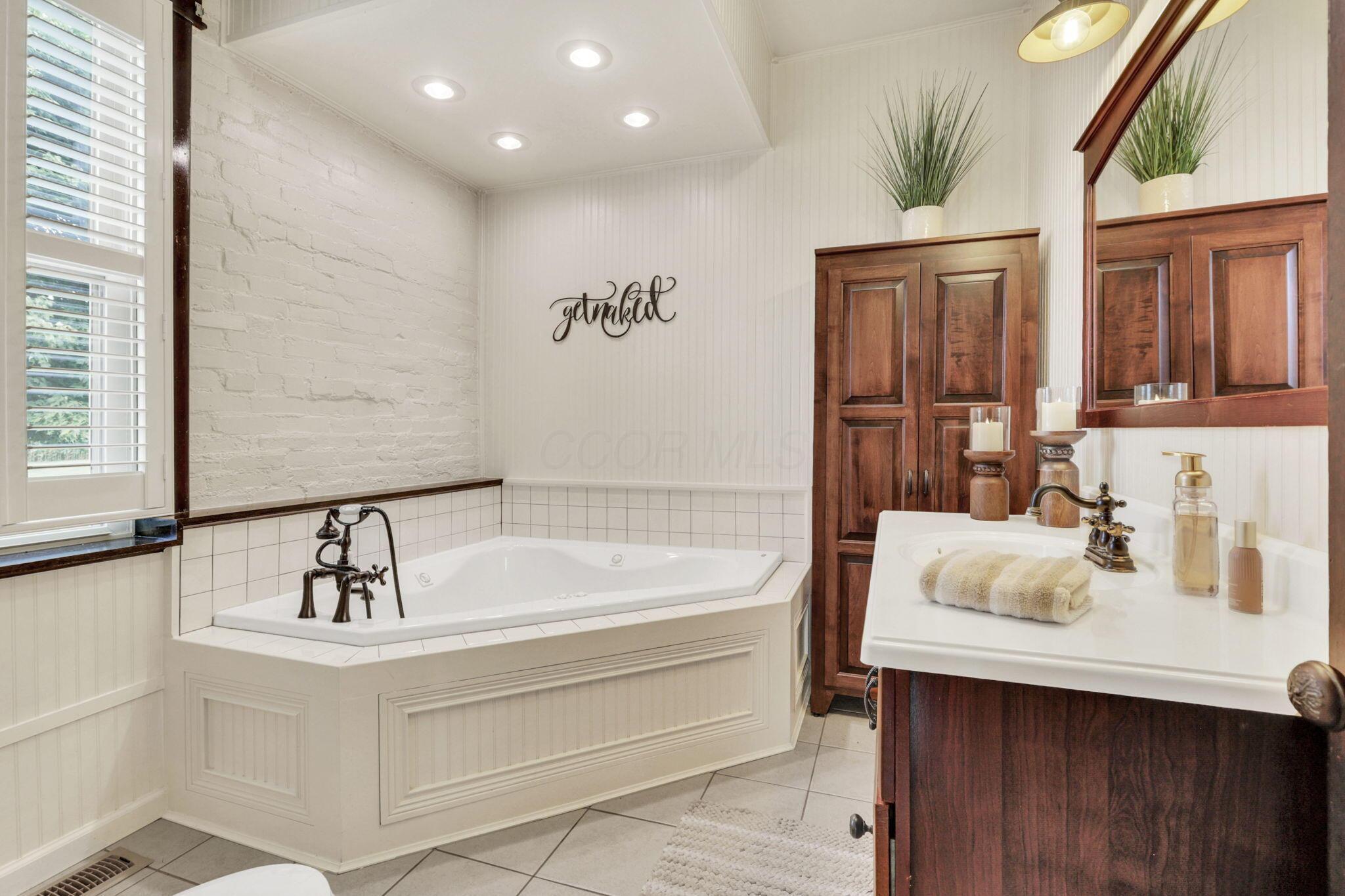 7160 Ruffner Road Ne Property Photo 27