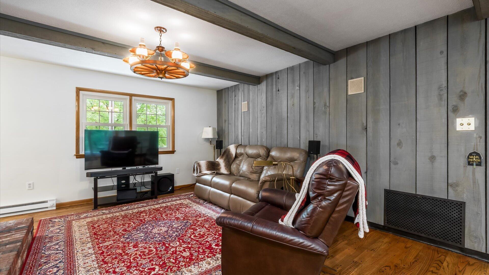 859 Shoreham Drive Property Photo 7
