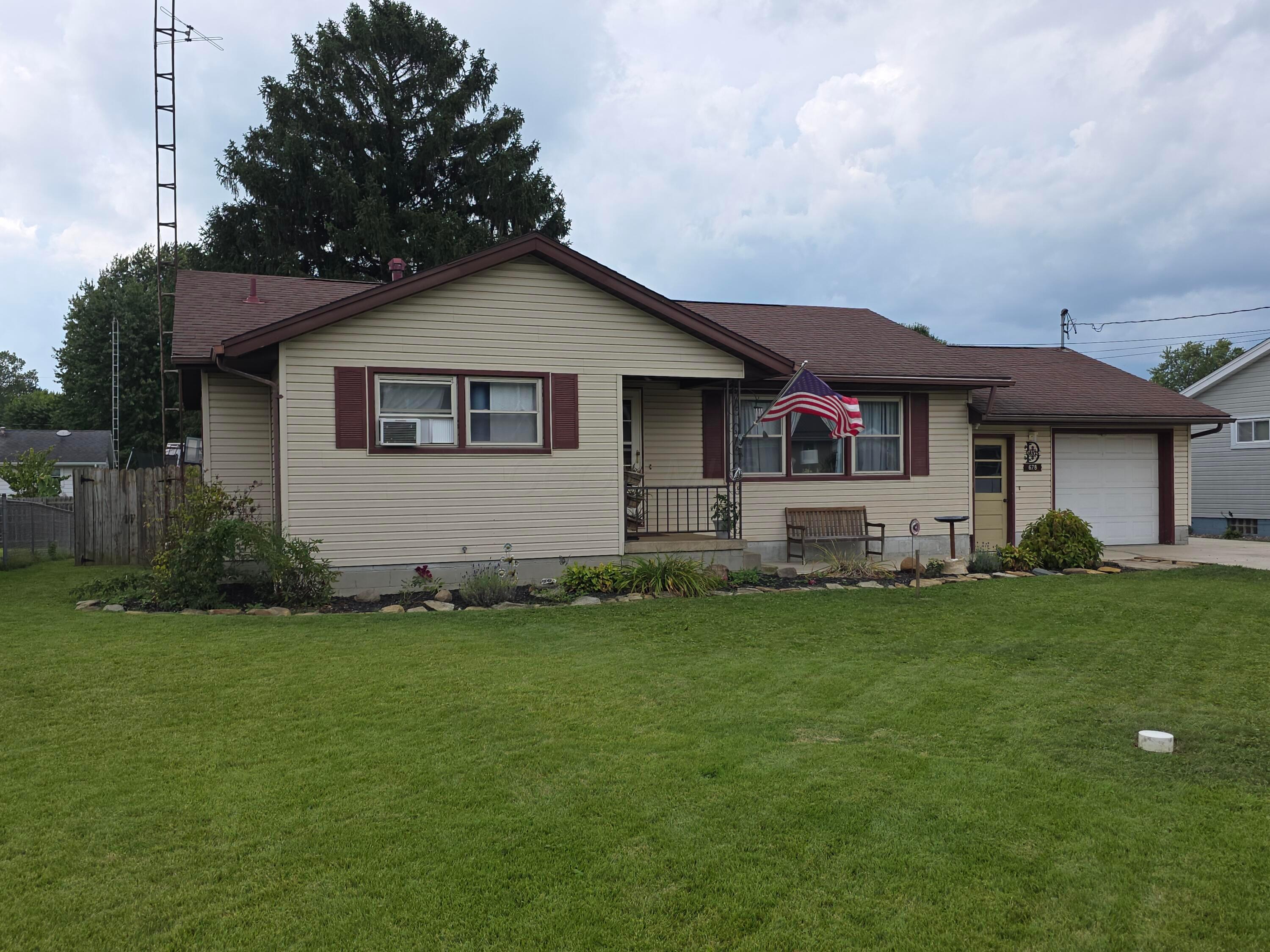 678 Willowcrest Lane Property Photo 2
