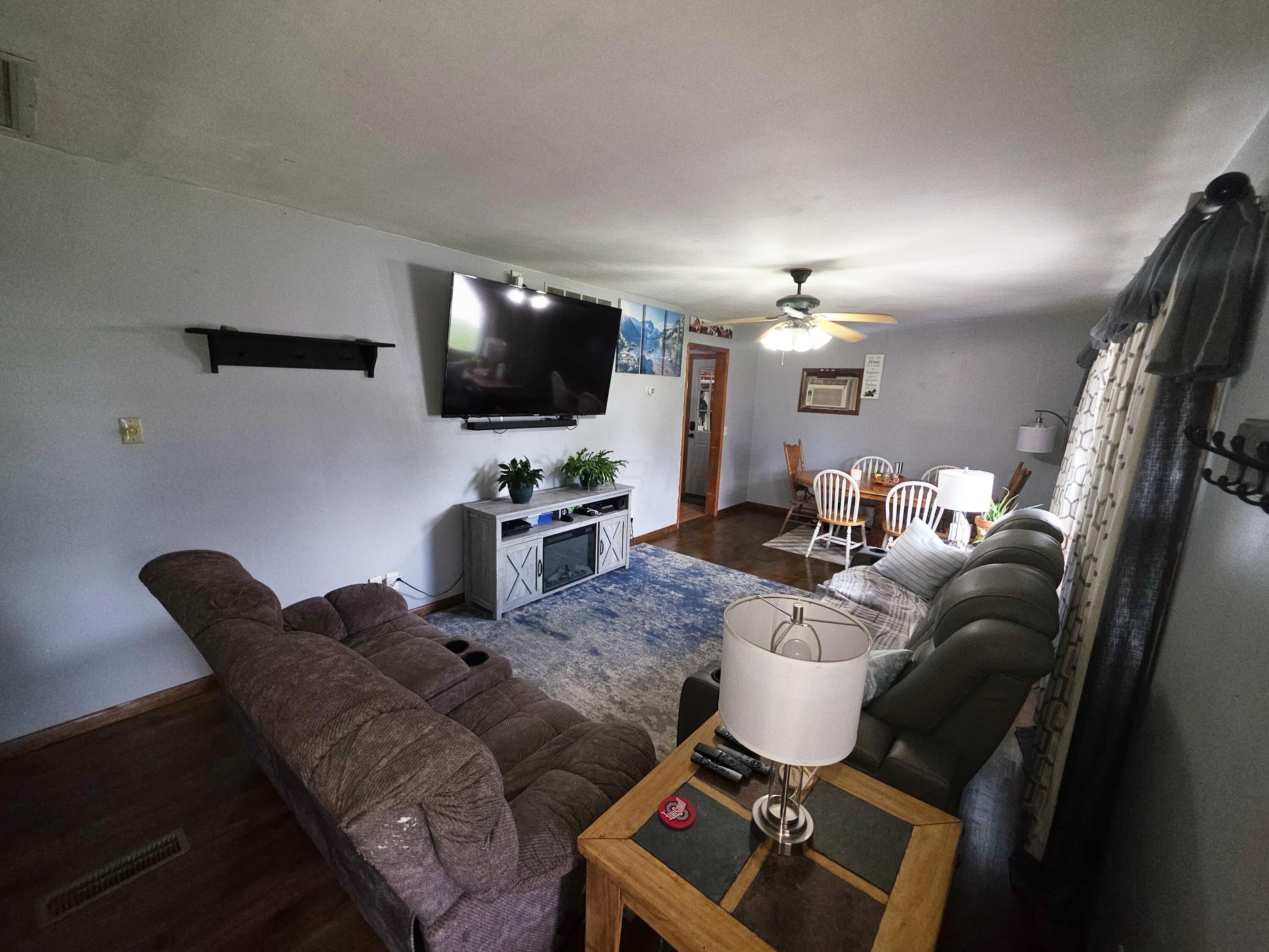 678 Willowcrest Lane Property Photo 4
