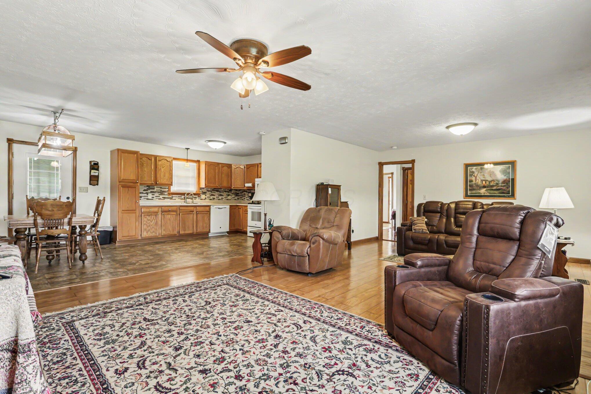 180 E Hydell Road Property Photo 6