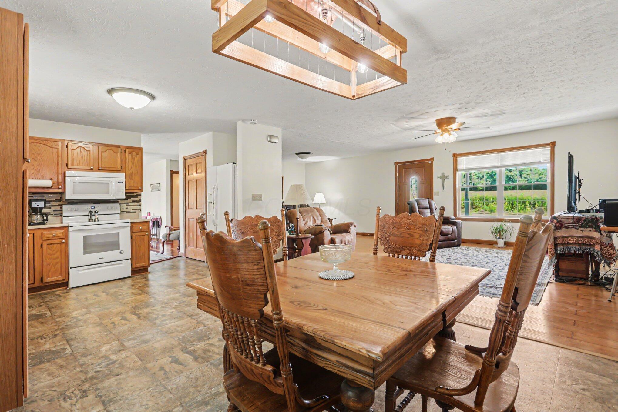 180 E Hydell Road Property Photo 10