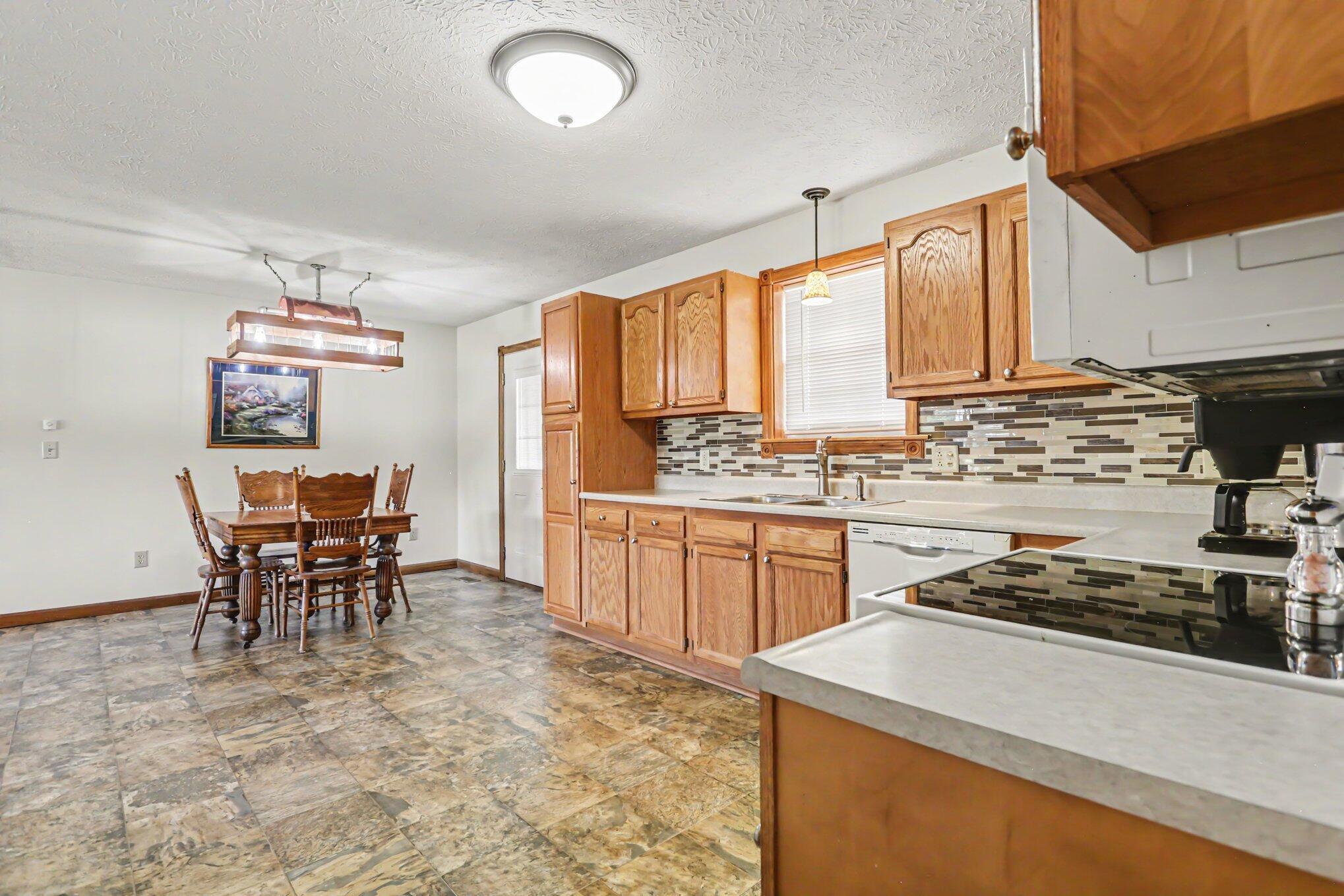180 E Hydell Road Property Photo 12