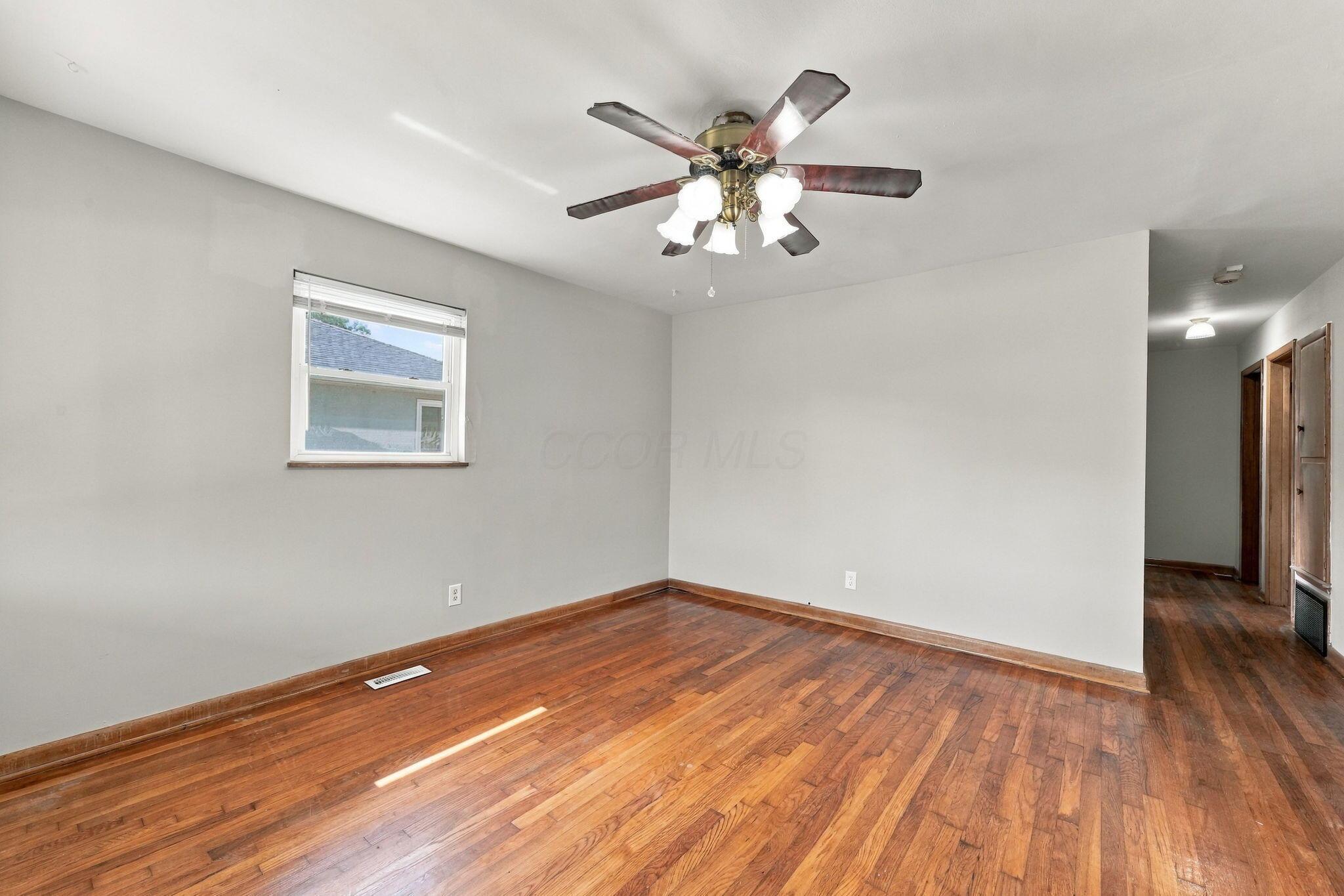 1925 Oakwood Avenue Property Photo 1