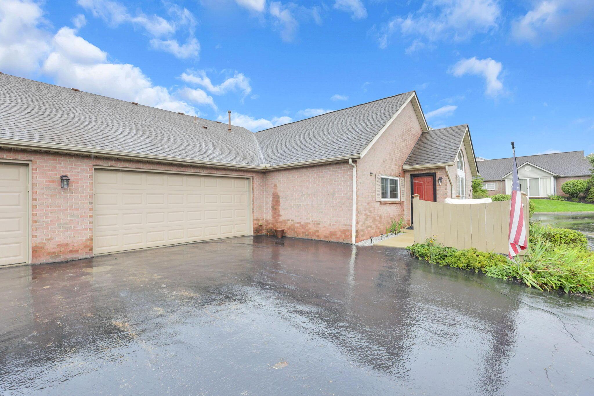 2018 Farmbrook Circle N Property Photo 3