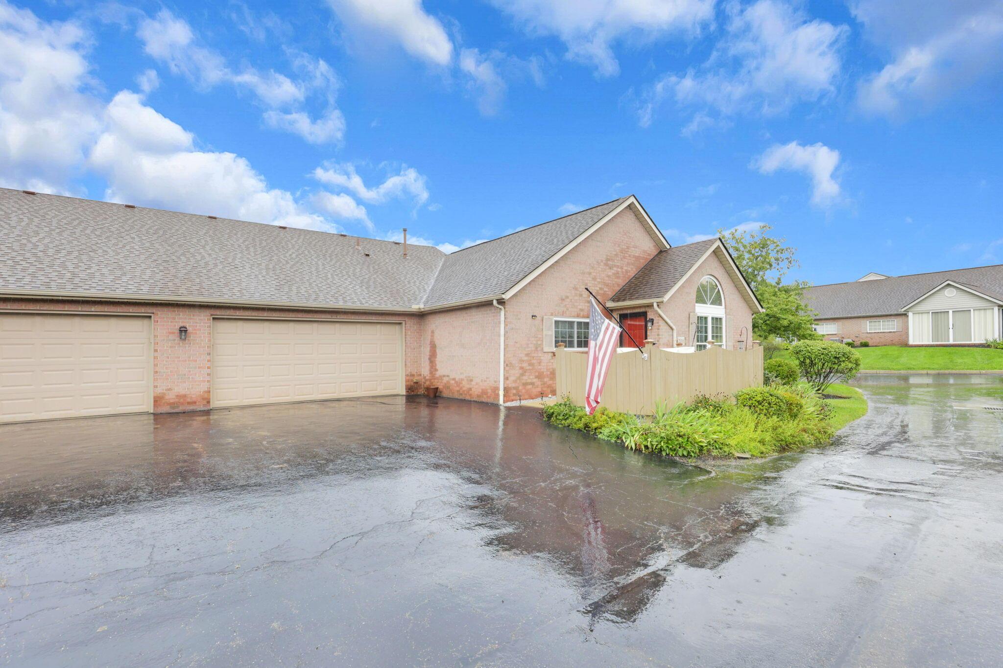 2018 Farmbrook Circle N Property Photo 4