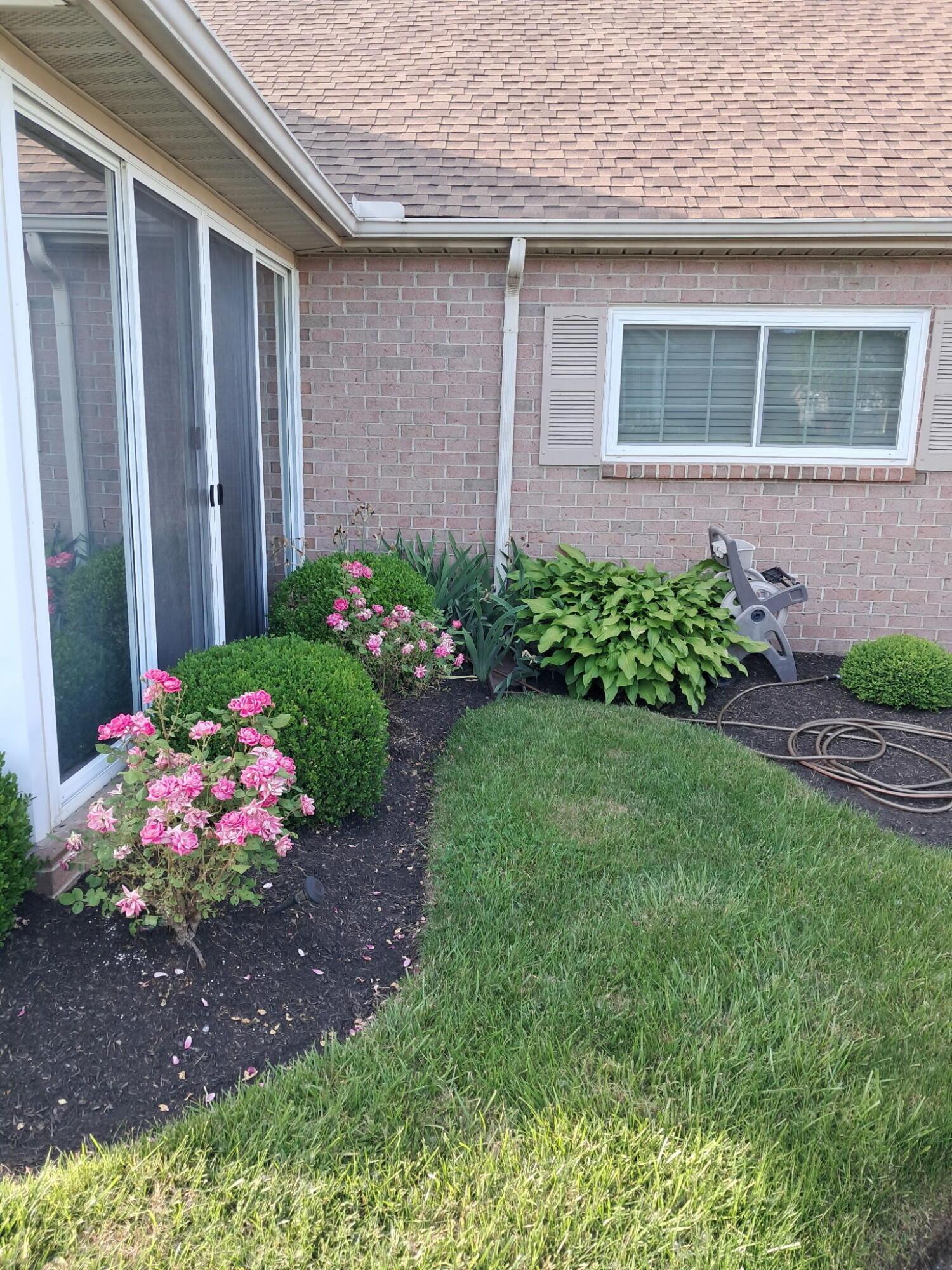 2018 Farmbrook Circle N Property Photo 6