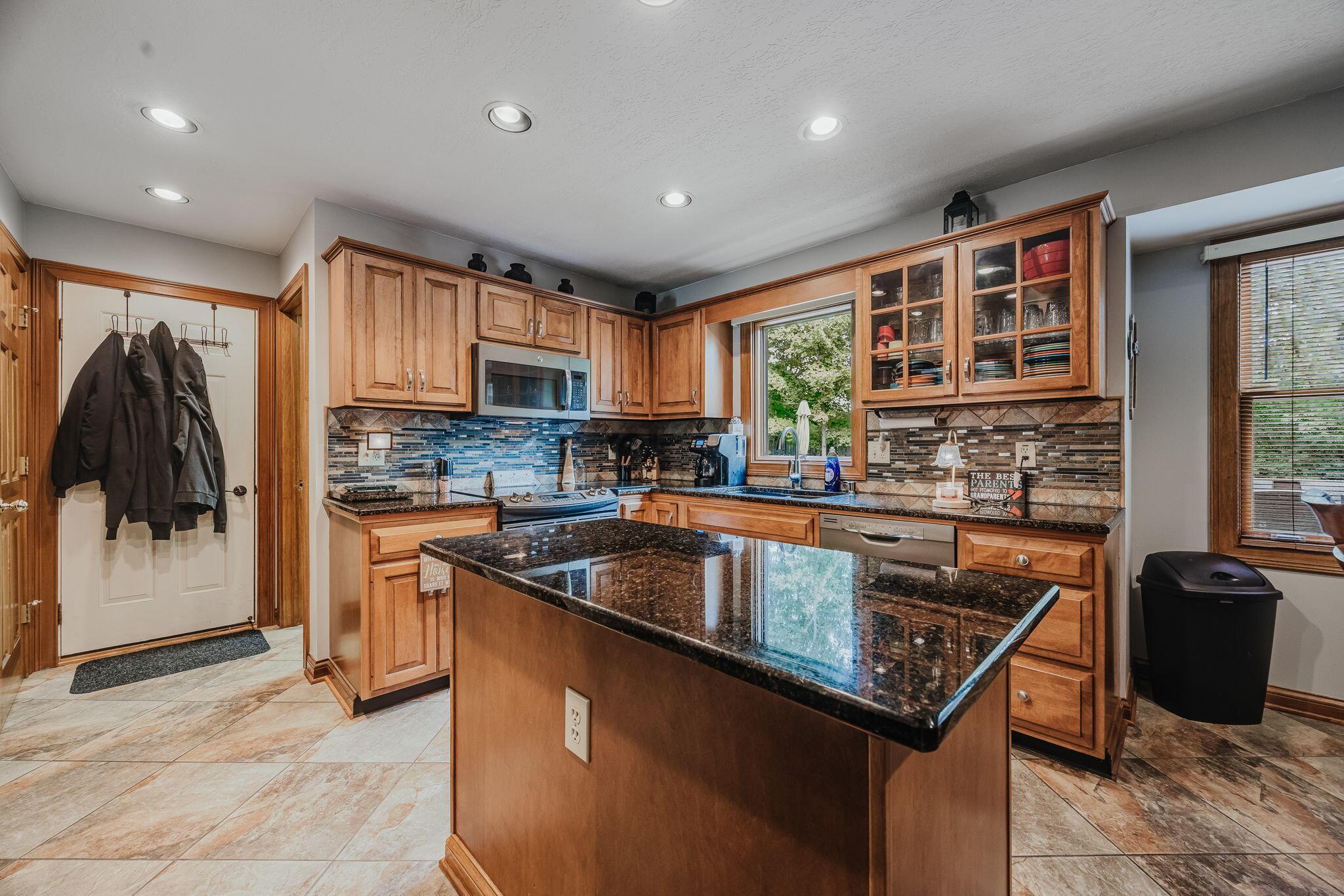 9494 Timberbank Circle Property Photo 14