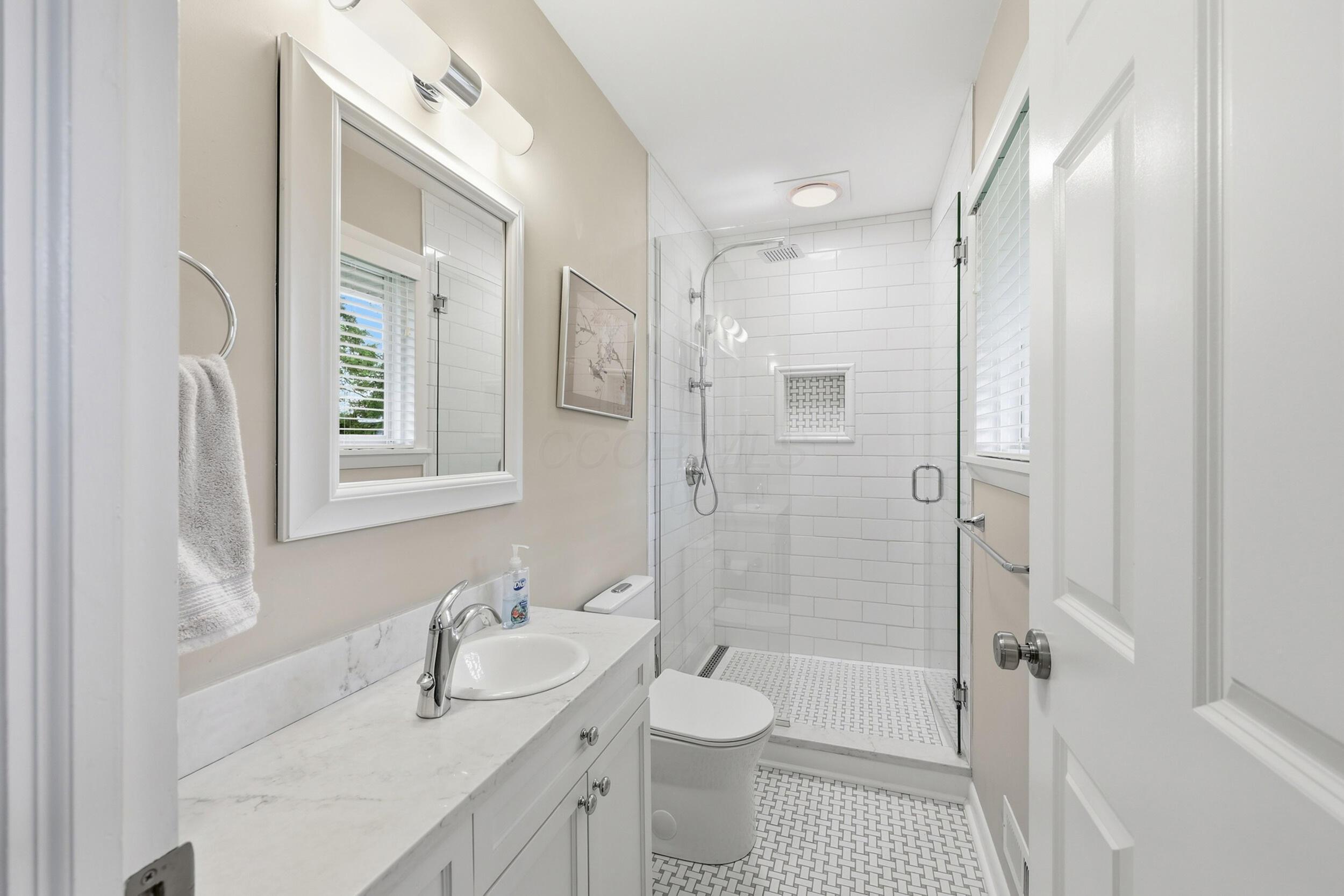 2033 Chardon Road Property Photo 29