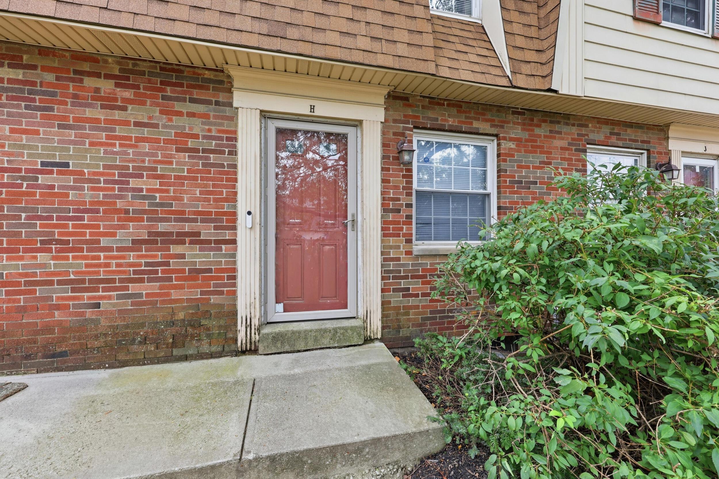 5720 Beechcroft Road, H Property Photo 1