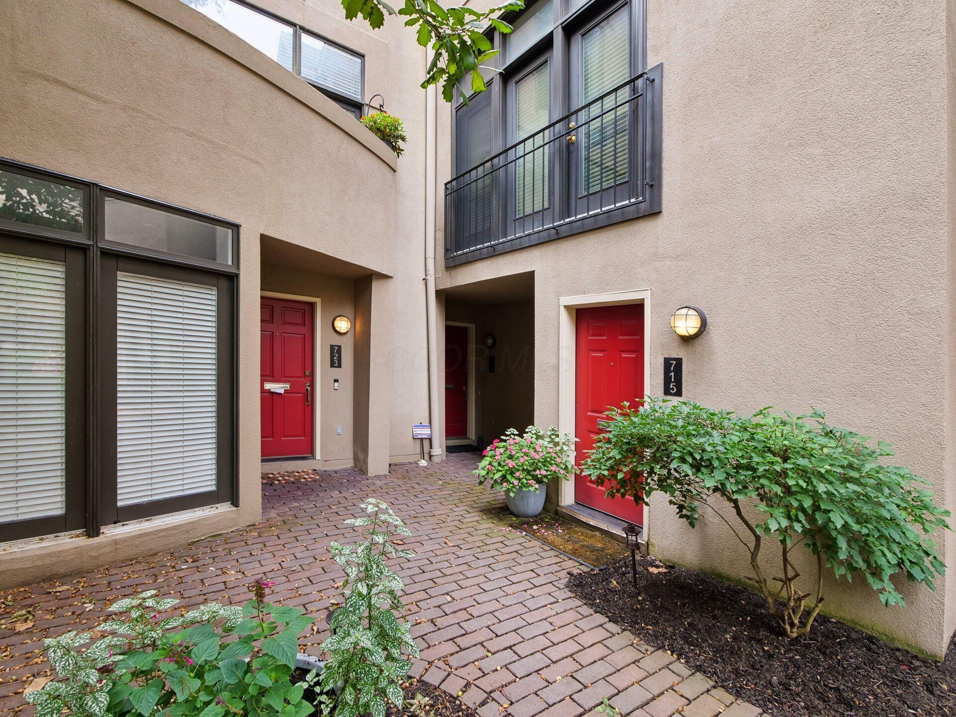 719 Sycamore Place Property Photo 4