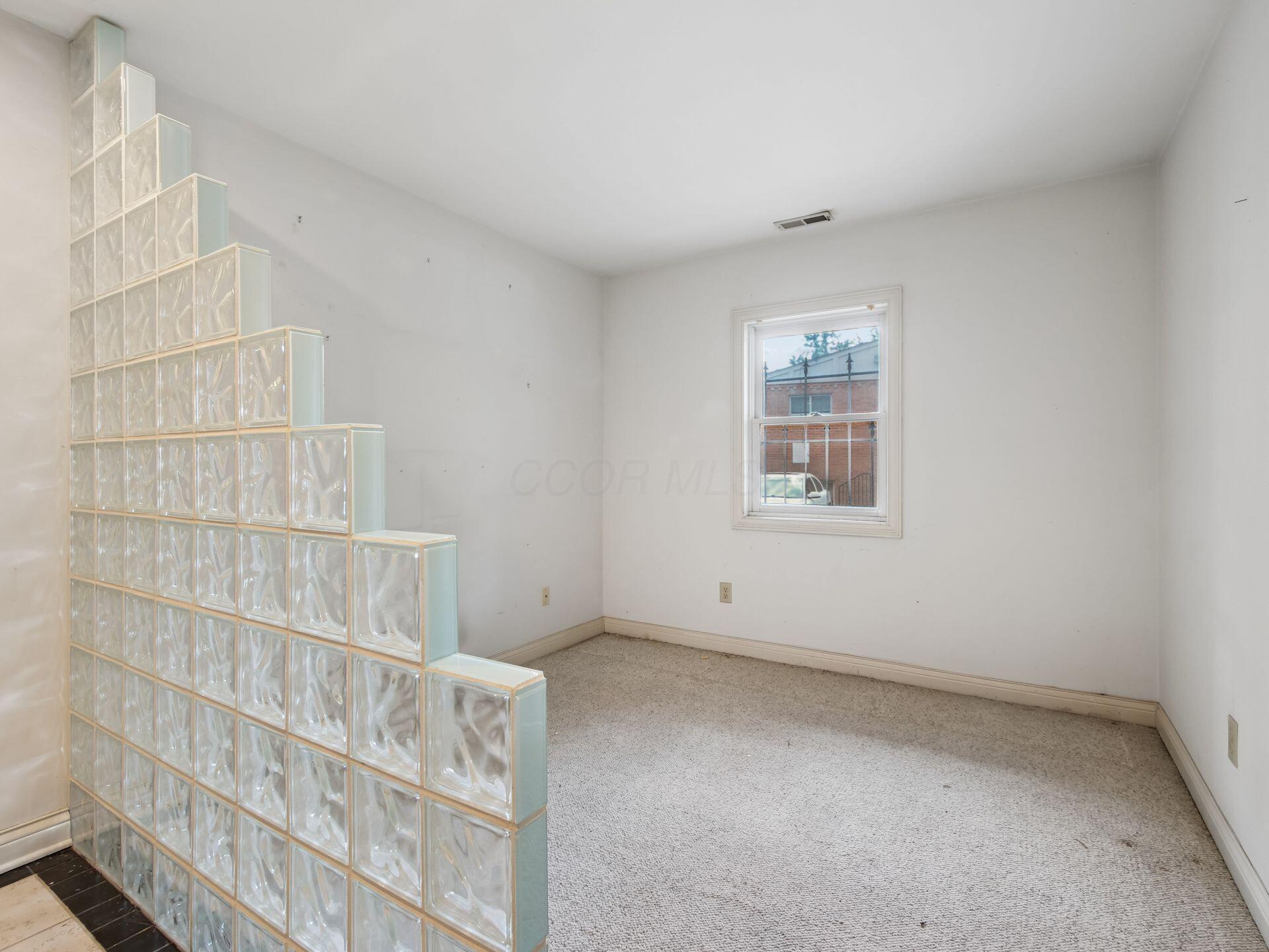 719 Sycamore Place Property Photo 7