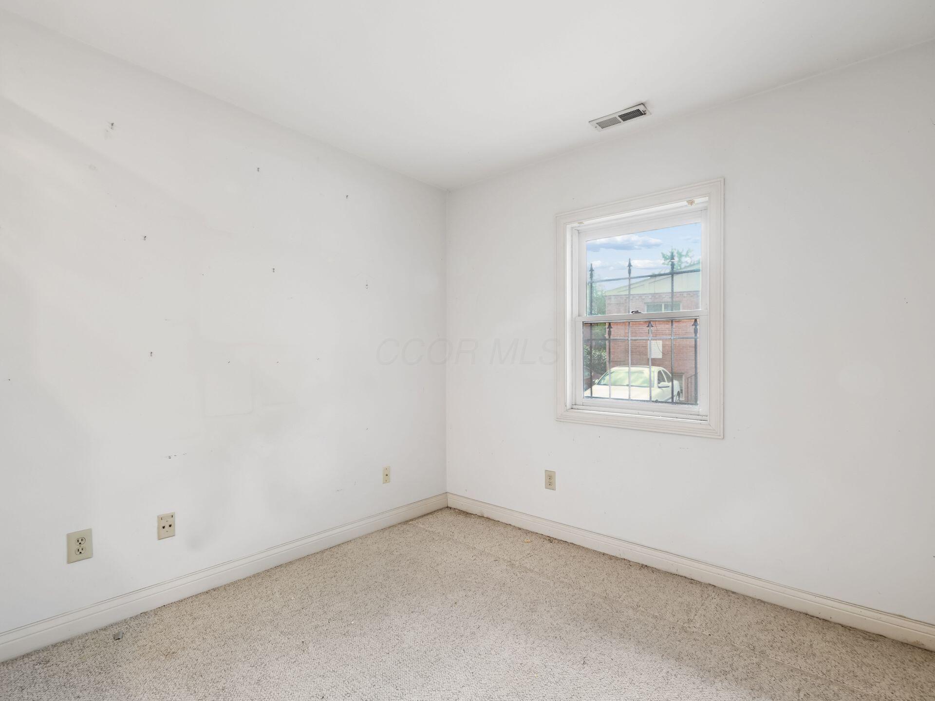 719 Sycamore Place Property Photo 8