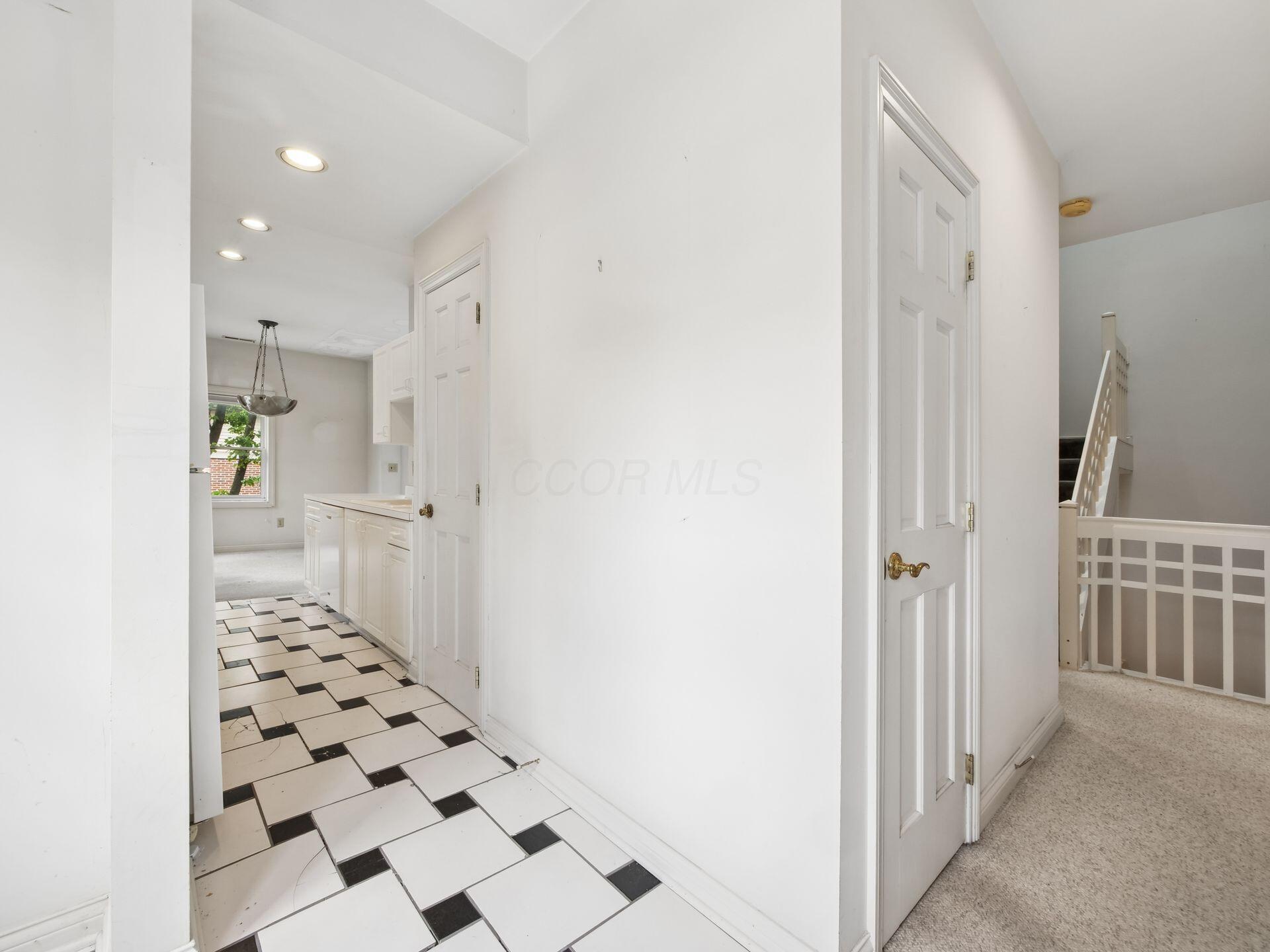 719 Sycamore Place Property Photo 23