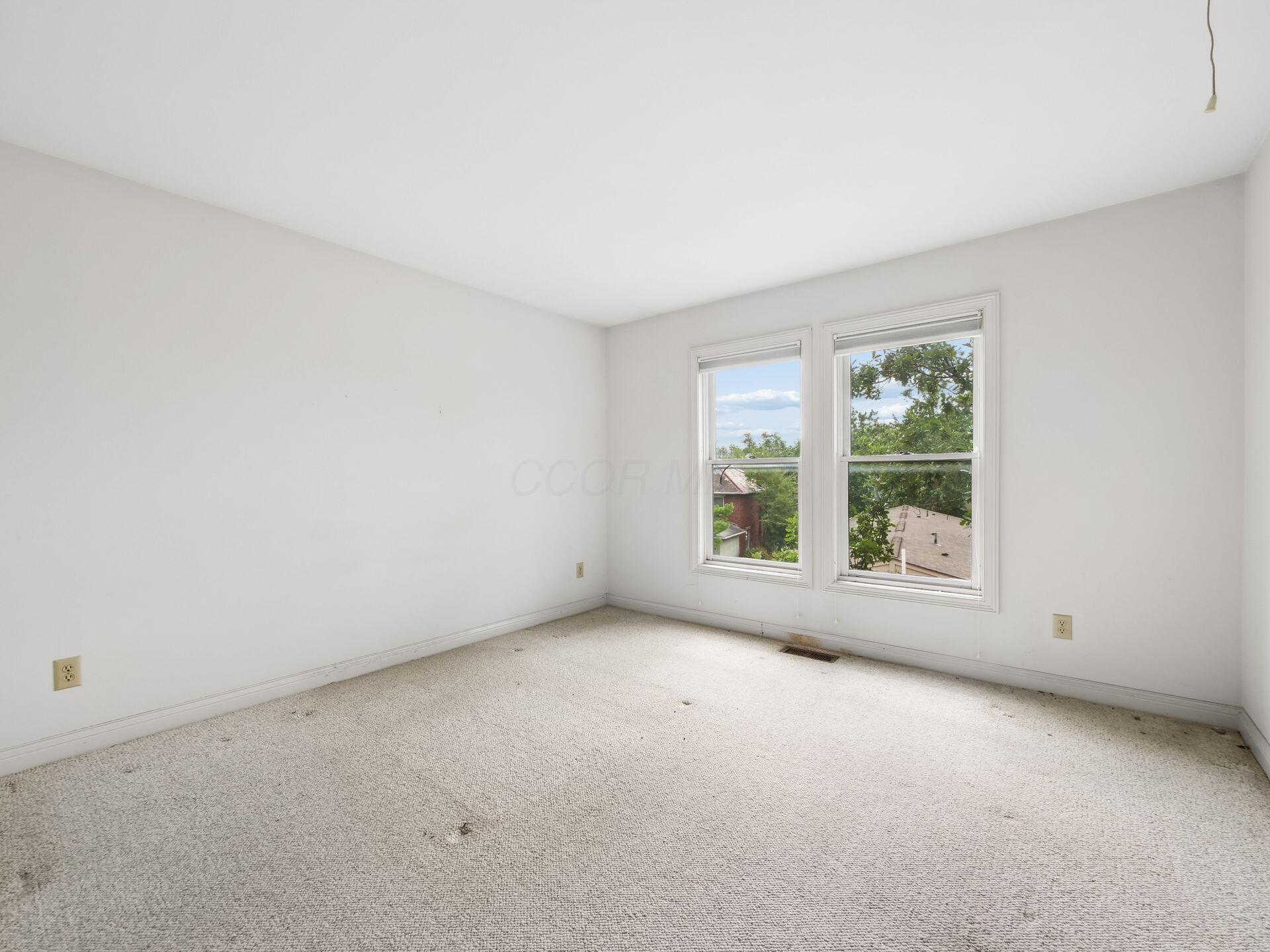 719 Sycamore Place Property Photo 28