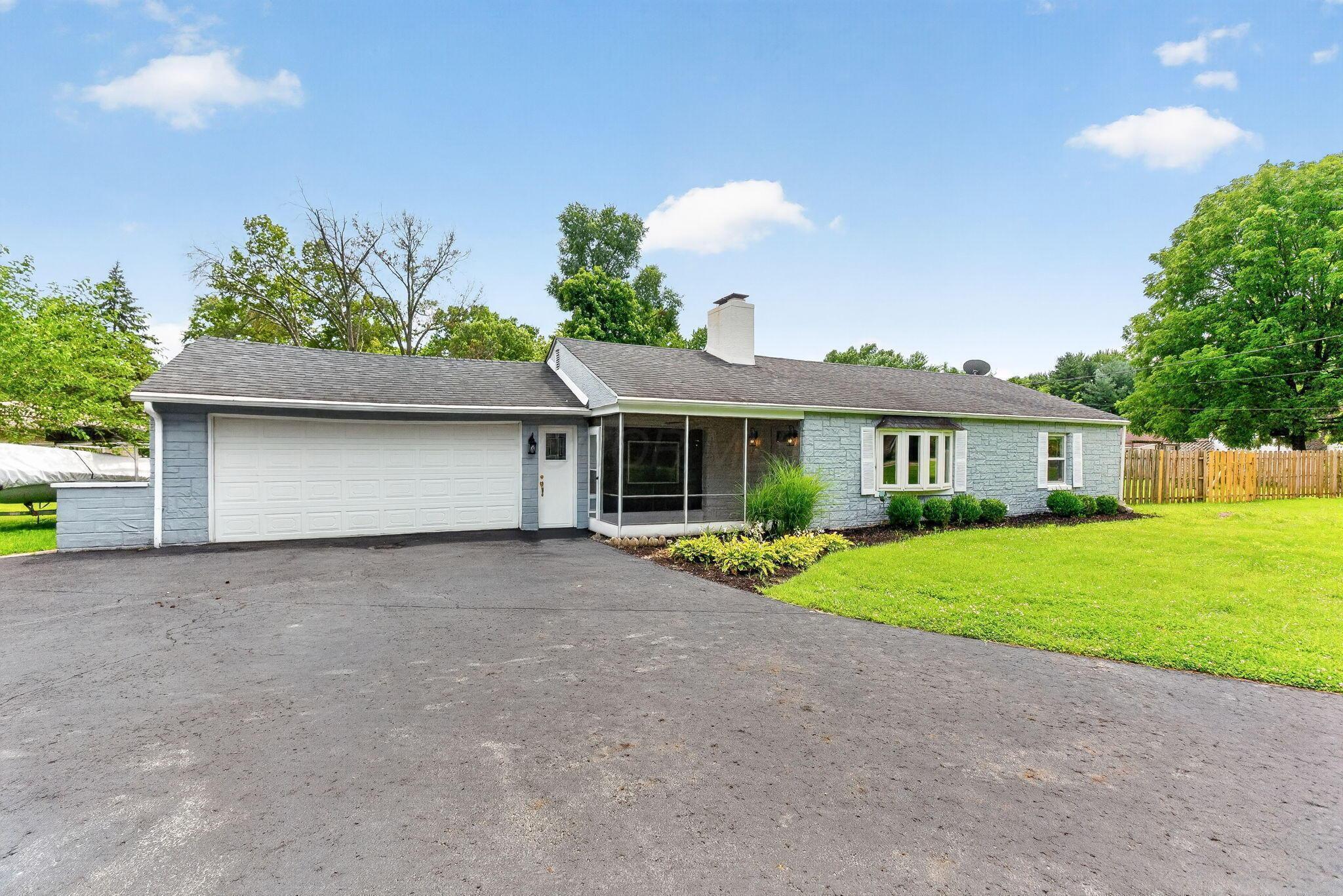 475 W Johnstown Road Property Photo 1
