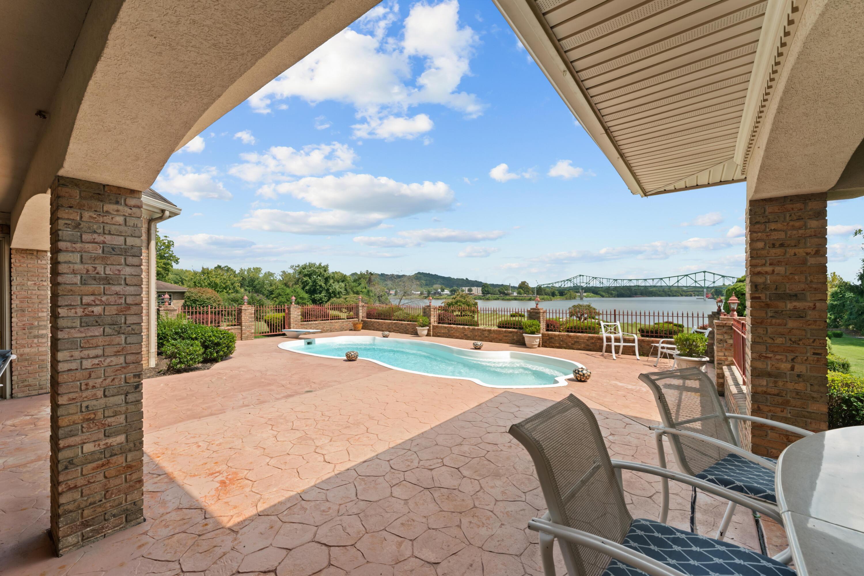 16 River Street Property Photo 8