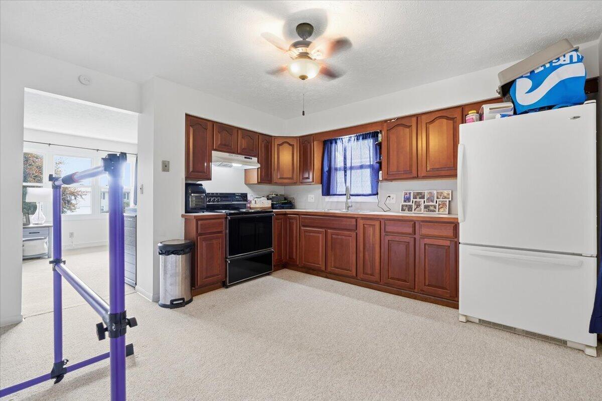 605 Snyder Drive Property Photo 12