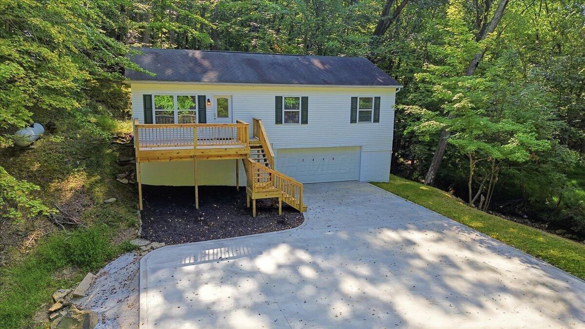 2456 Apple Valley Drive Property Photo 1