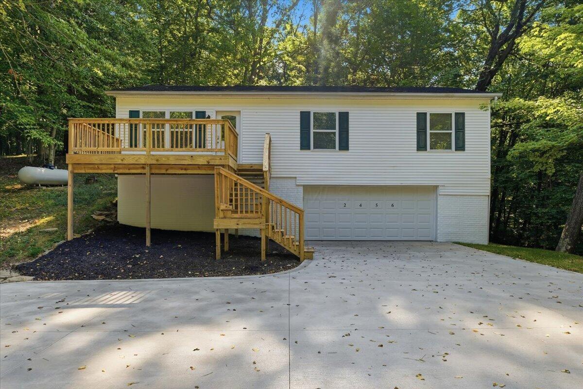2456 Apple Valley Drive Property Photo 2