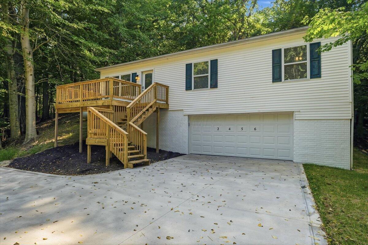 2456 Apple Valley Drive Property Photo 3