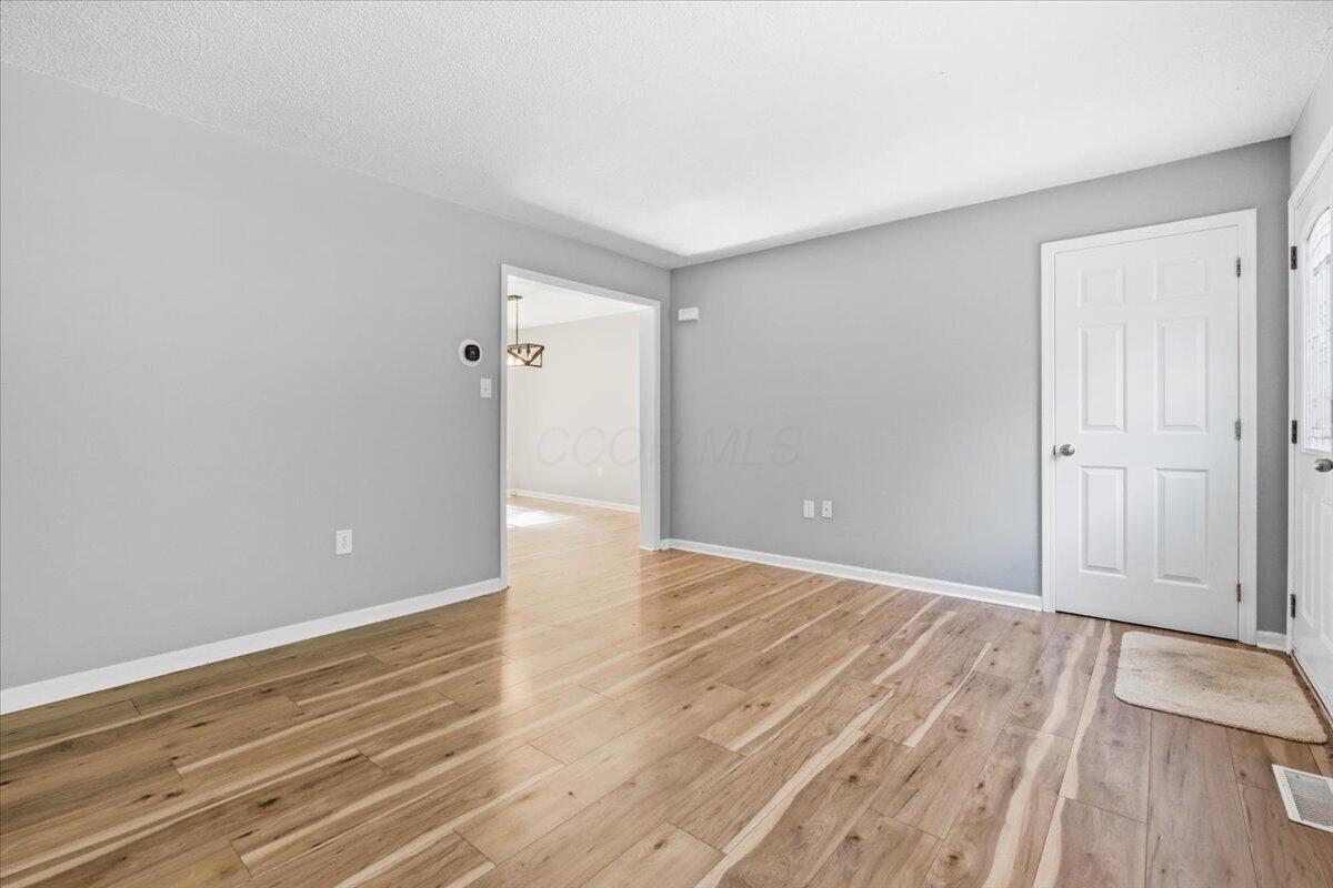 2456 Apple Valley Drive Property Photo 9