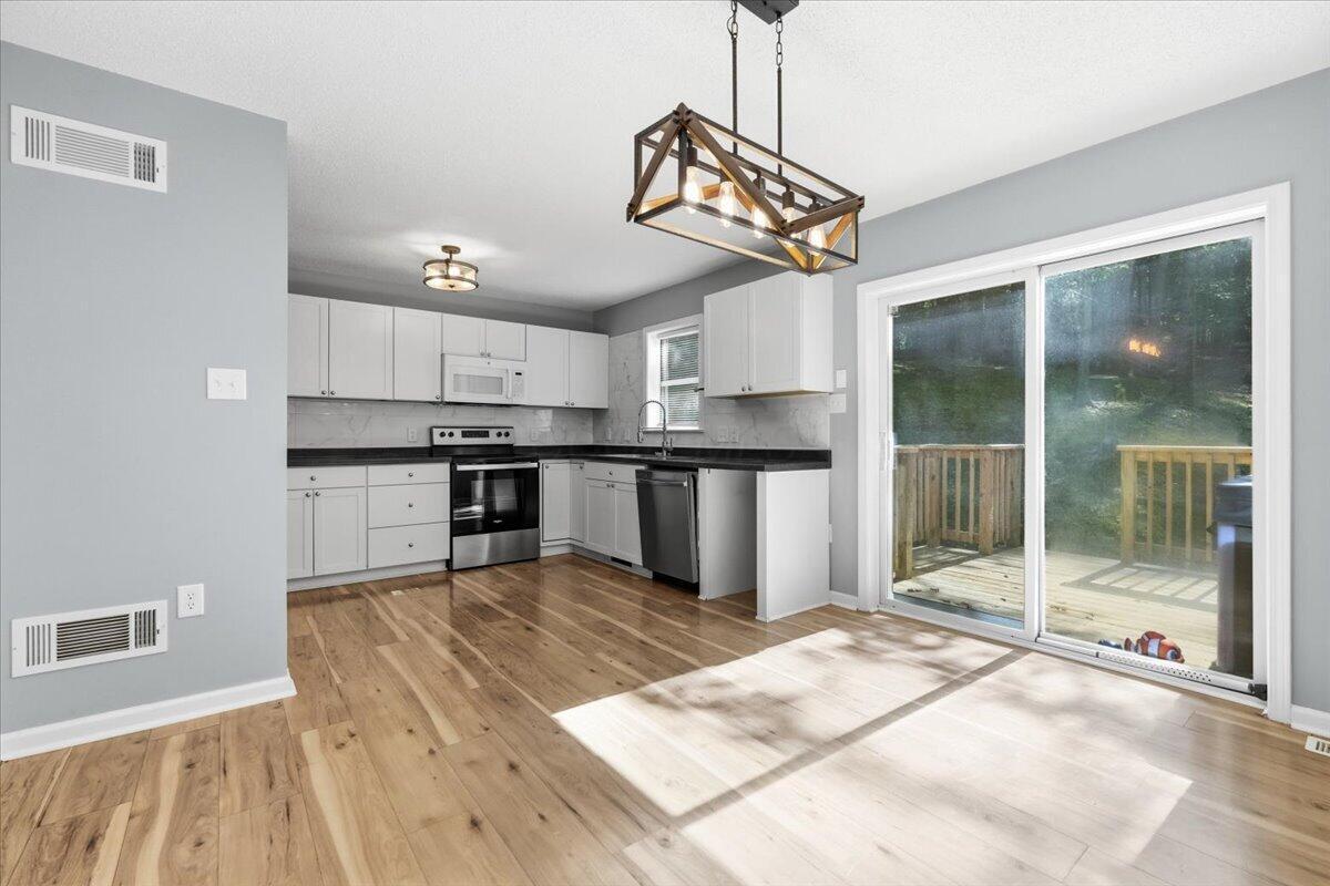 2456 Apple Valley Drive Property Photo 12