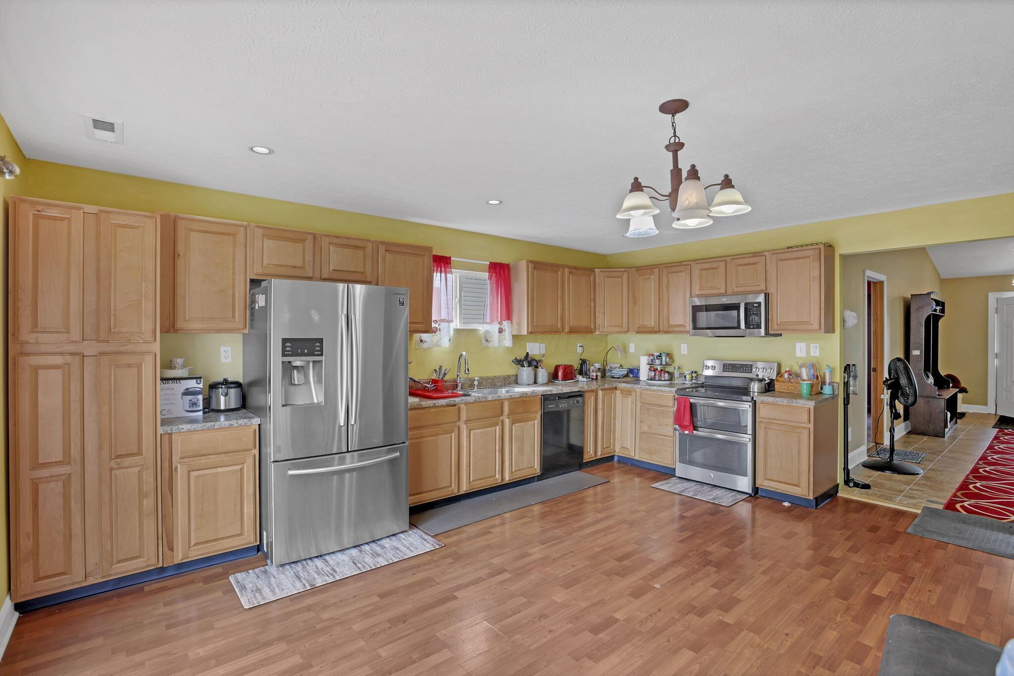 936 Binns Boulevard Property Photo 8