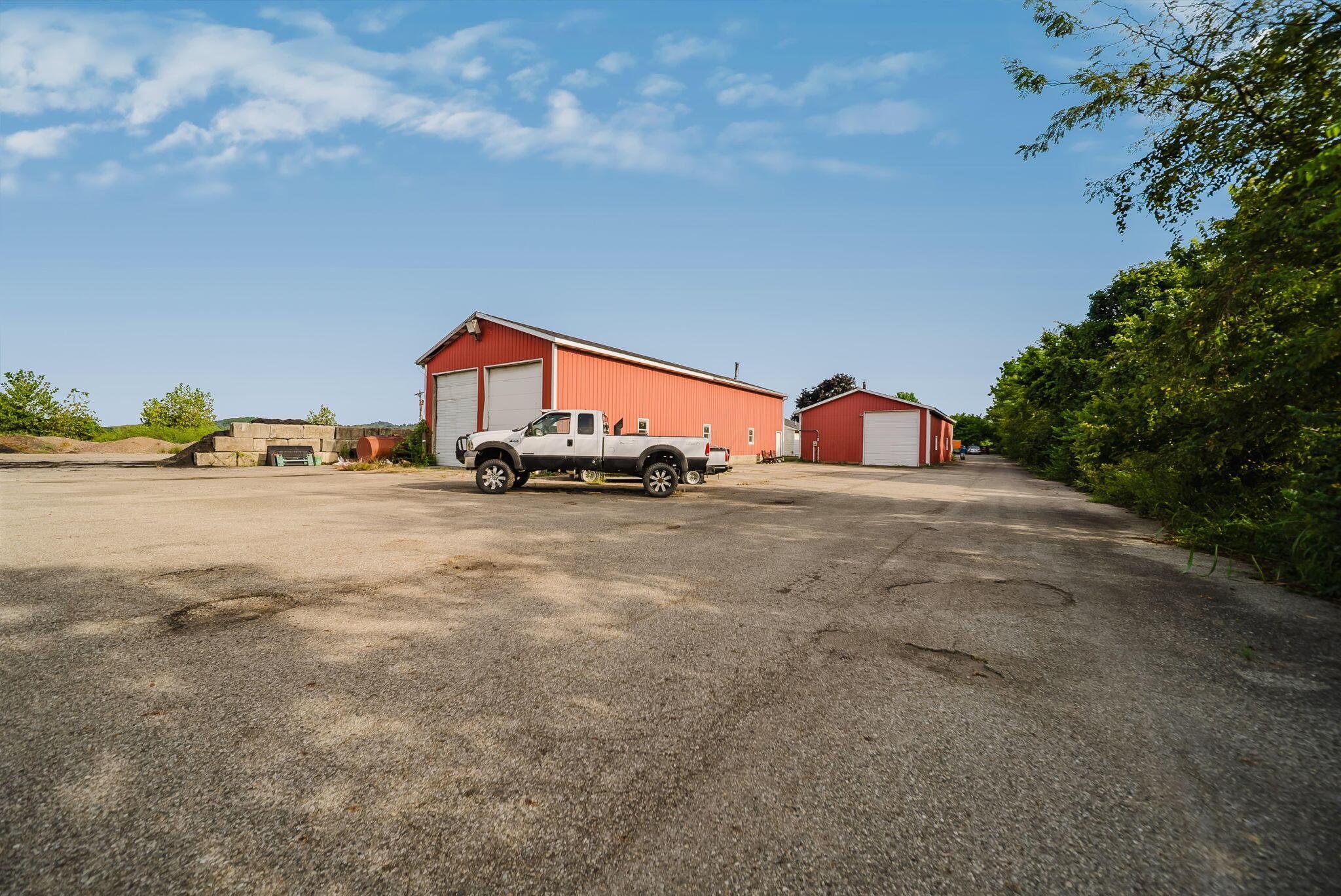 226034859 Property Photo 24