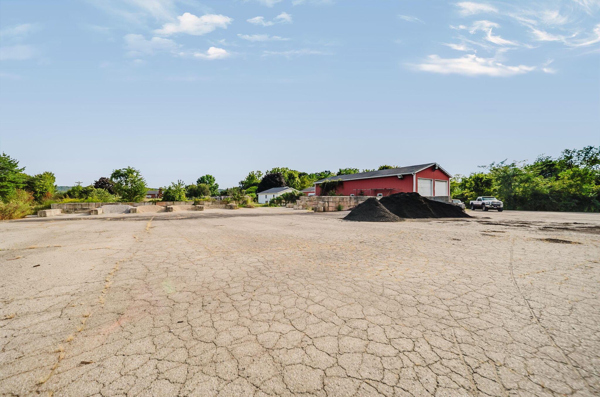 226034859 Property Photo 28