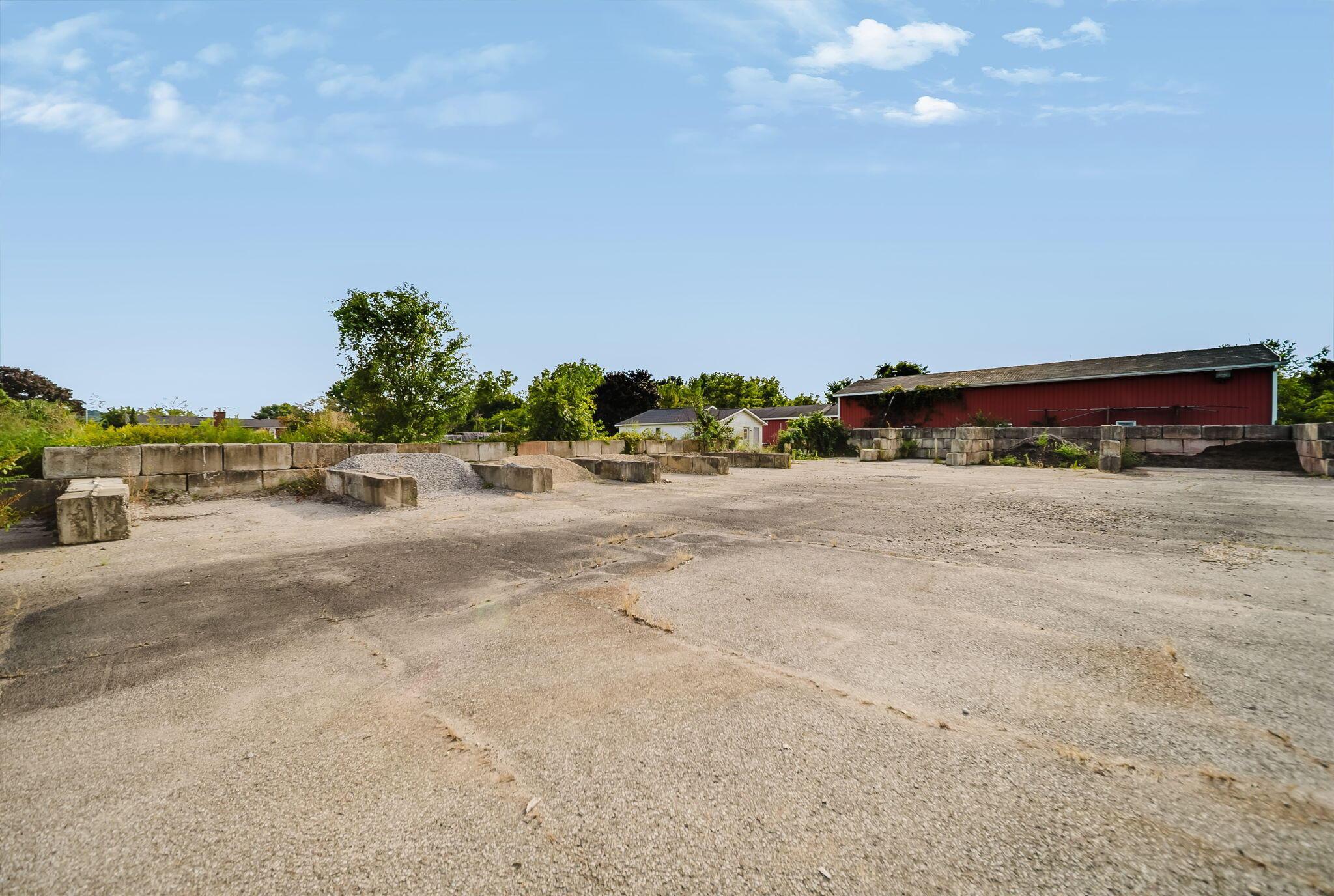 226034859 Property Photo 30
