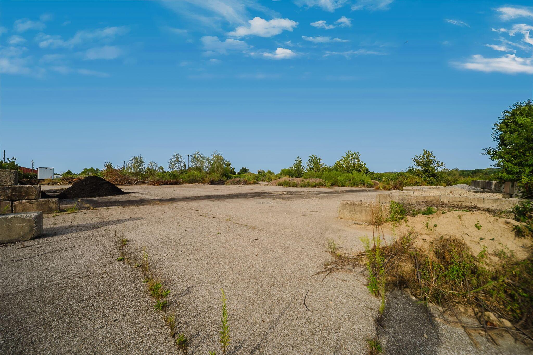 226034859 Property Photo 32