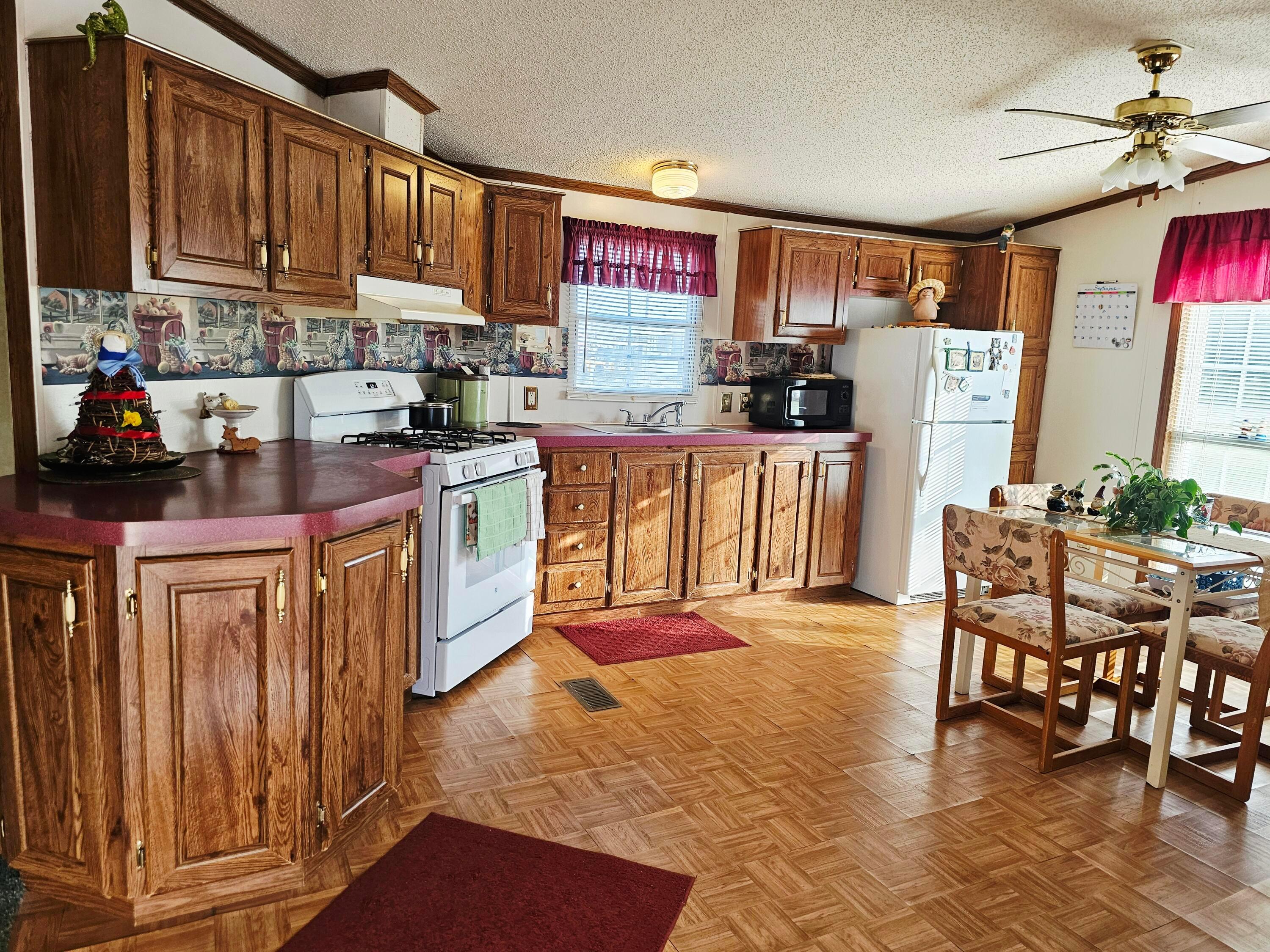 678 Robinson Road Se Property Photo 10
