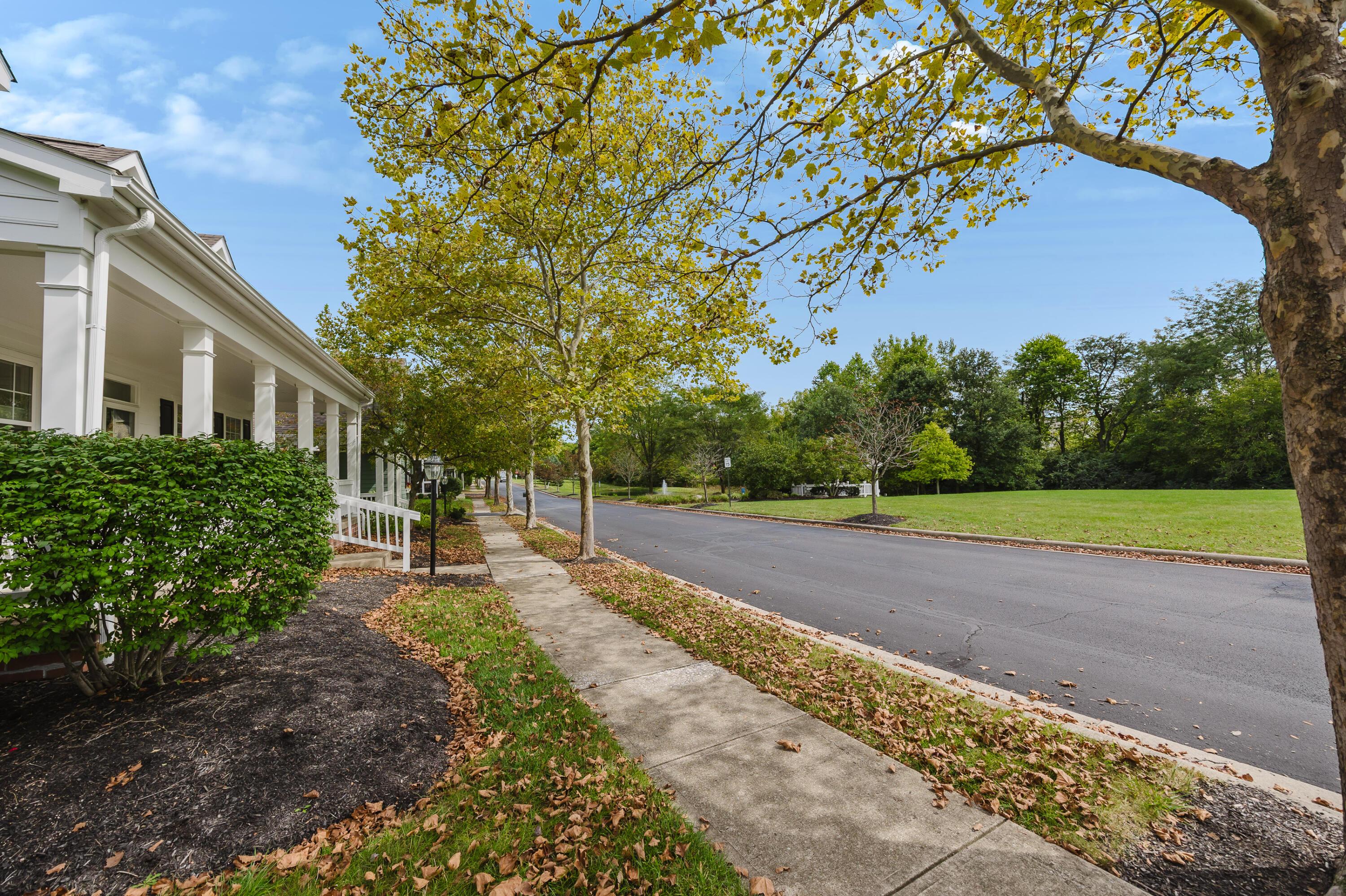7677 Scioto Ridge Drive Property Photo 7