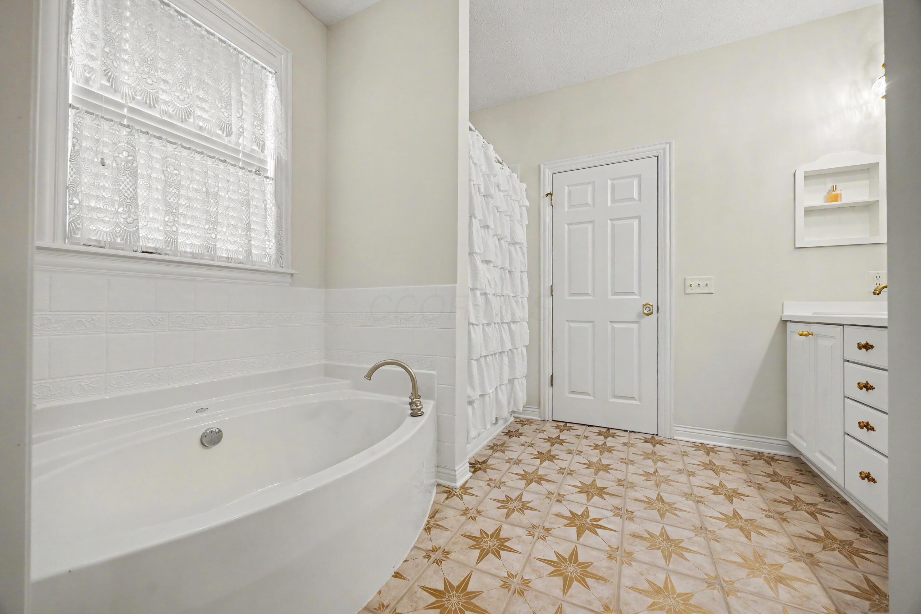 7677 Scioto Ridge Drive Property Photo 55