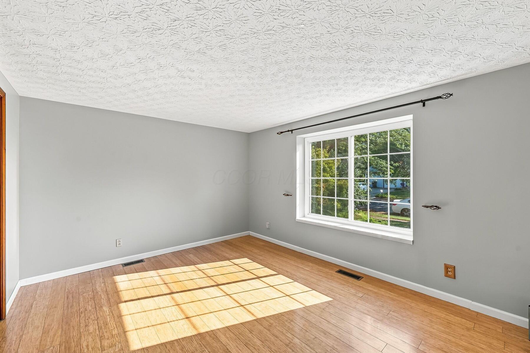8749 Scarsdale Boulevard Property Photo 4