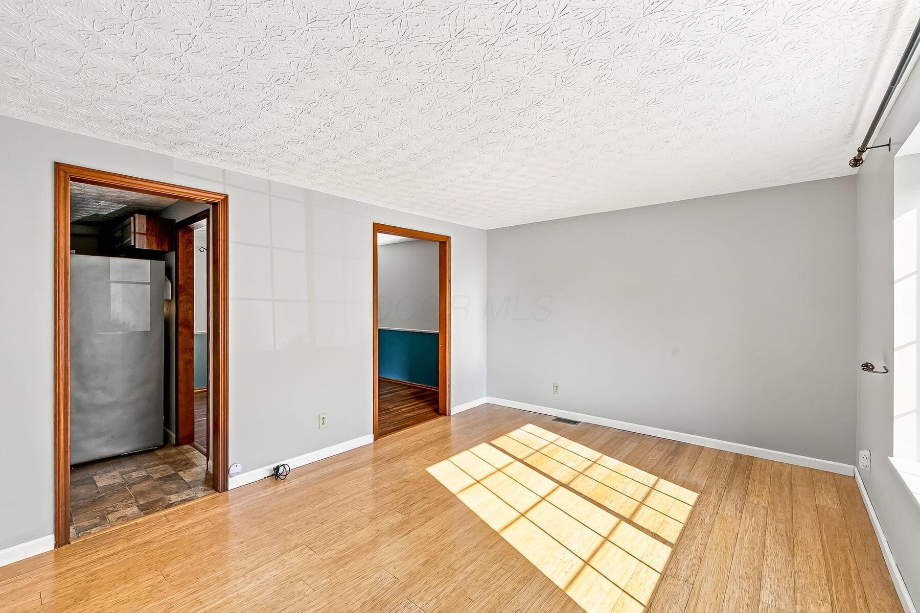 8749 Scarsdale Boulevard Property Photo 6