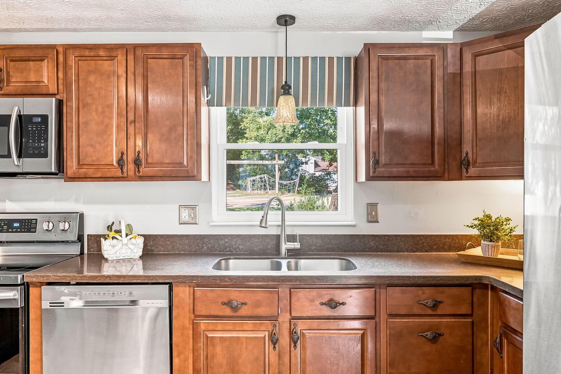 8749 Scarsdale Boulevard Property Photo 10