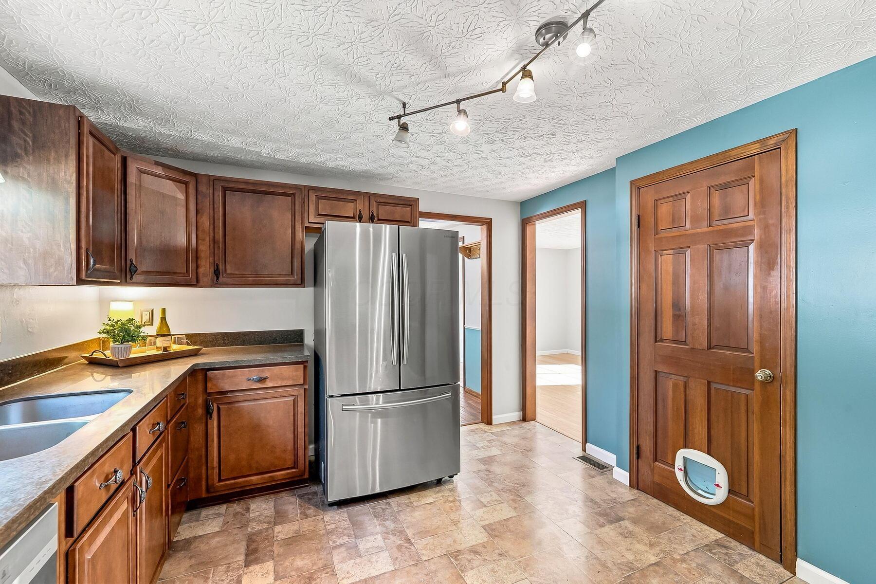 8749 Scarsdale Boulevard Property Photo 11