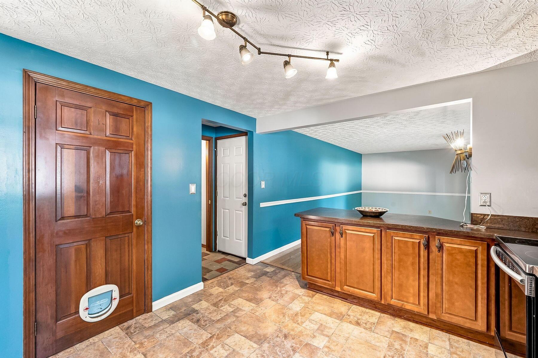 8749 Scarsdale Boulevard Property Photo 12
