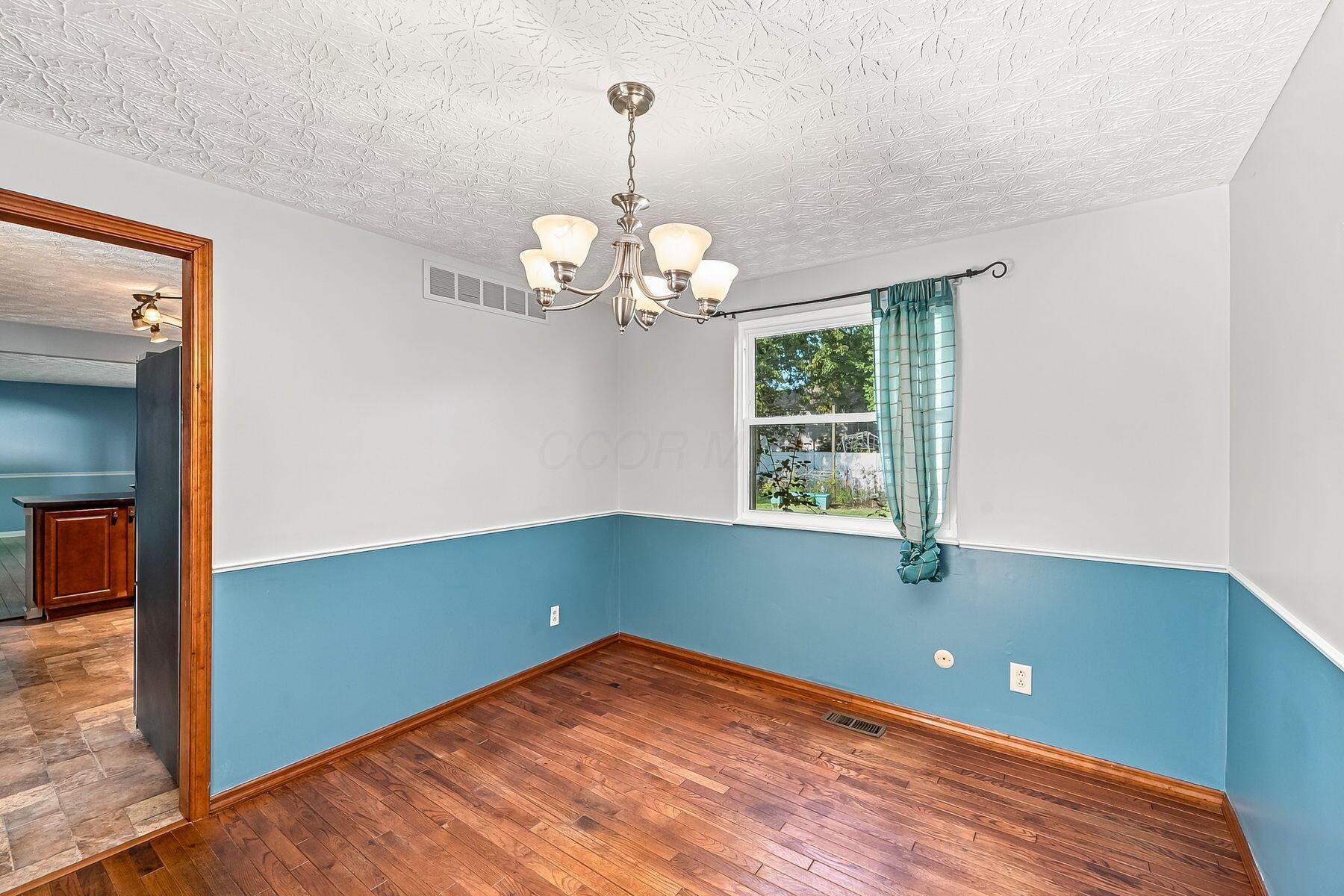 8749 Scarsdale Boulevard Property Photo 13