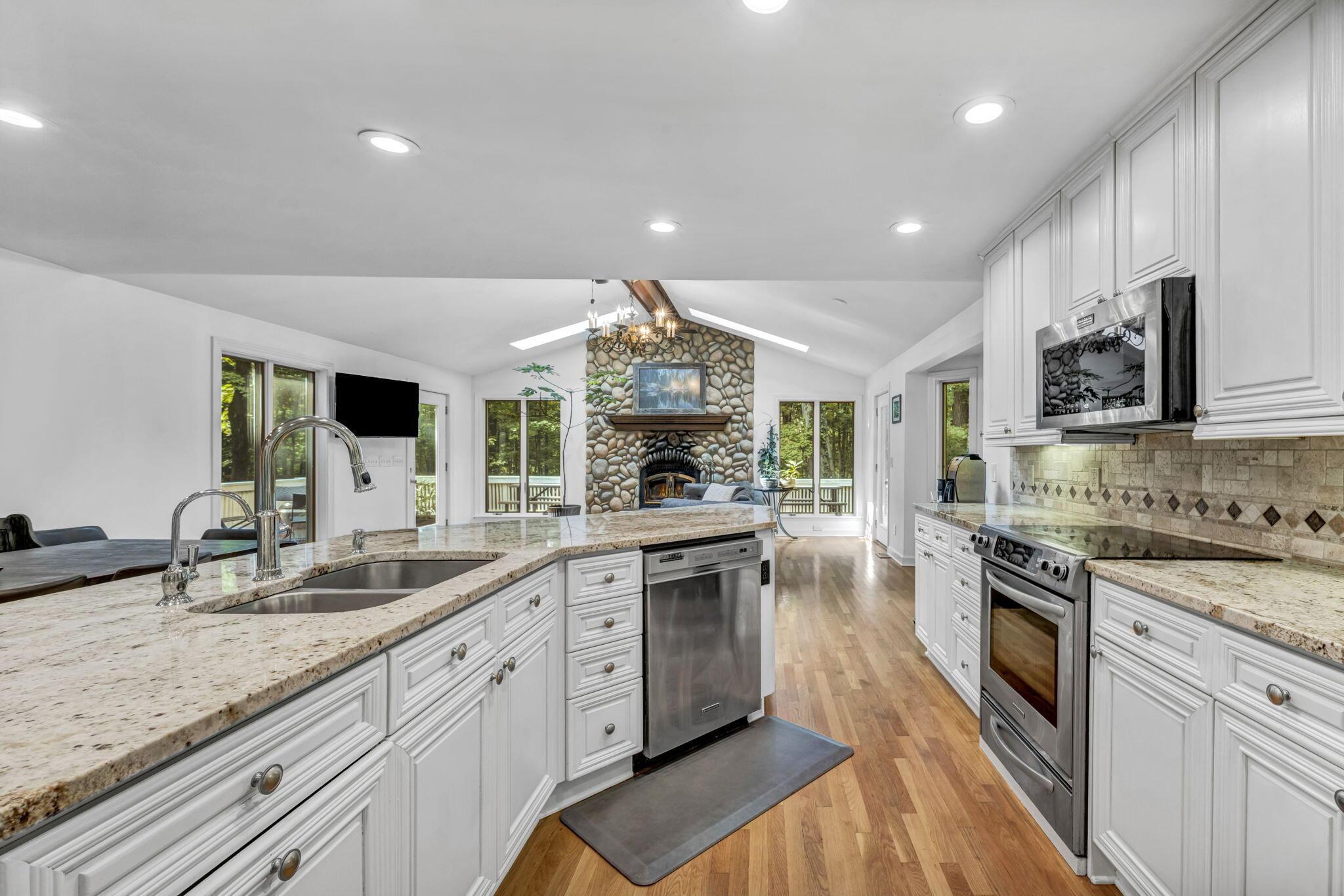 5101 Hawthorne Valley Drive Property Photo 19