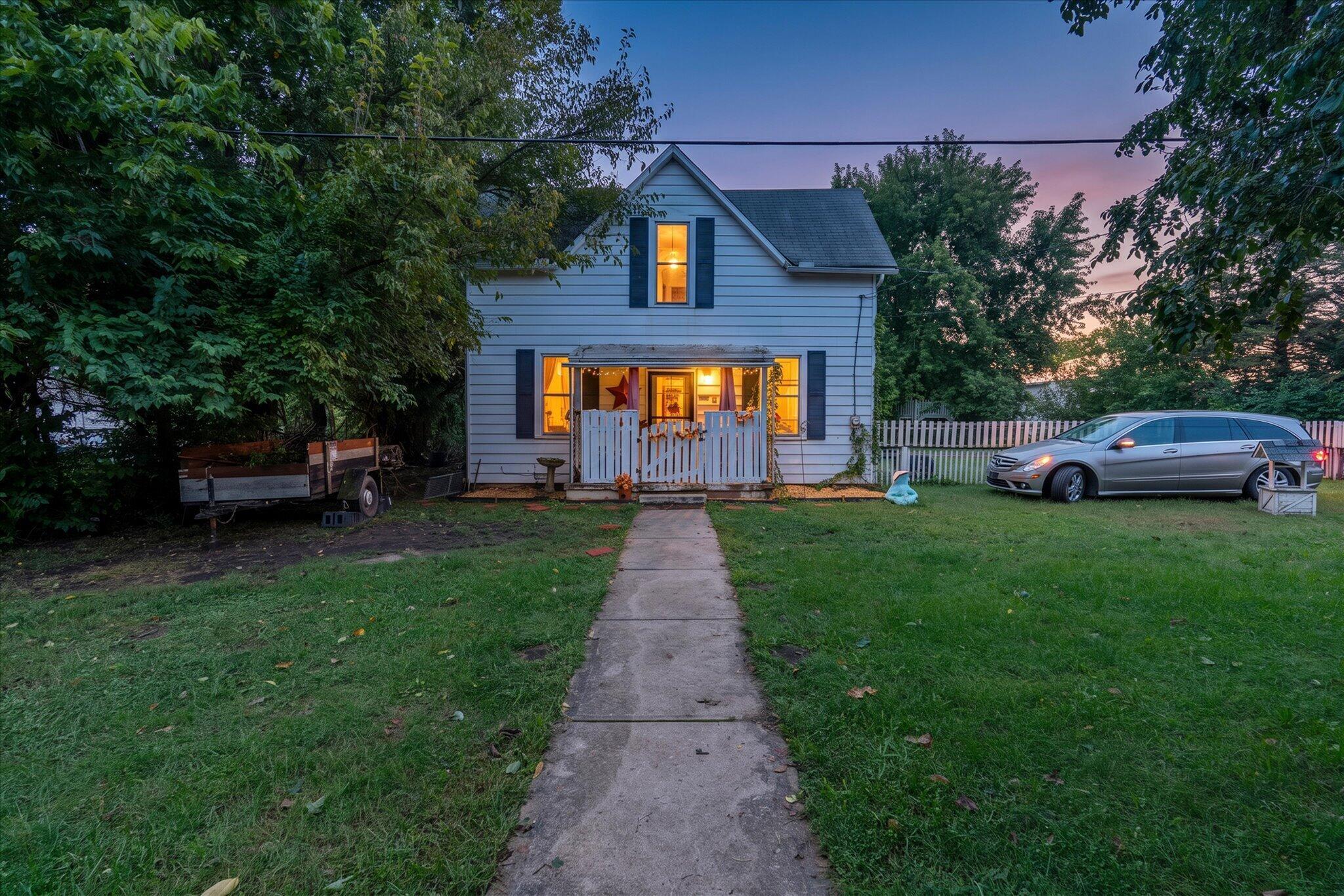 636 W Market Street Property Photo 1