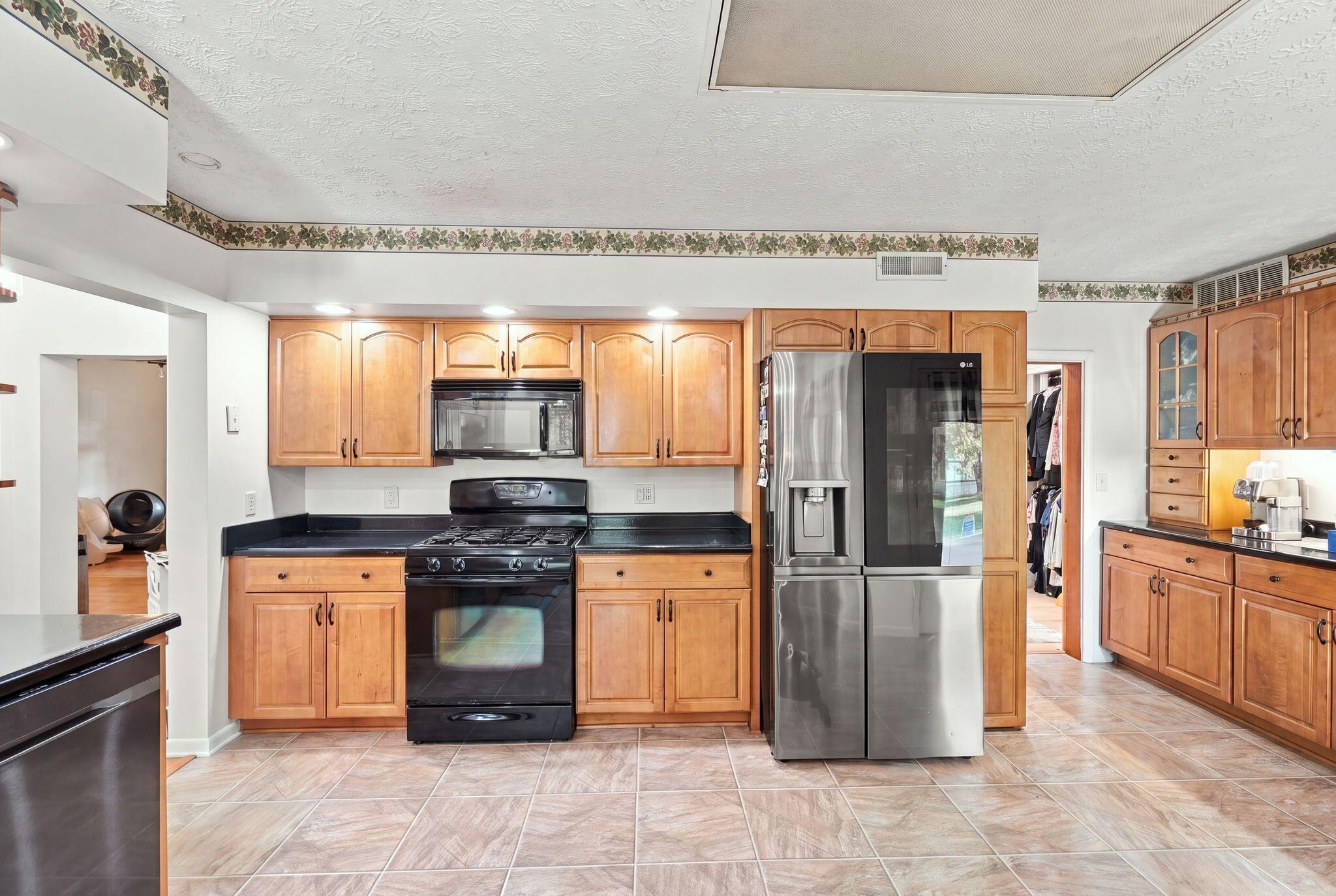 471 E Center Street Property Photo 8