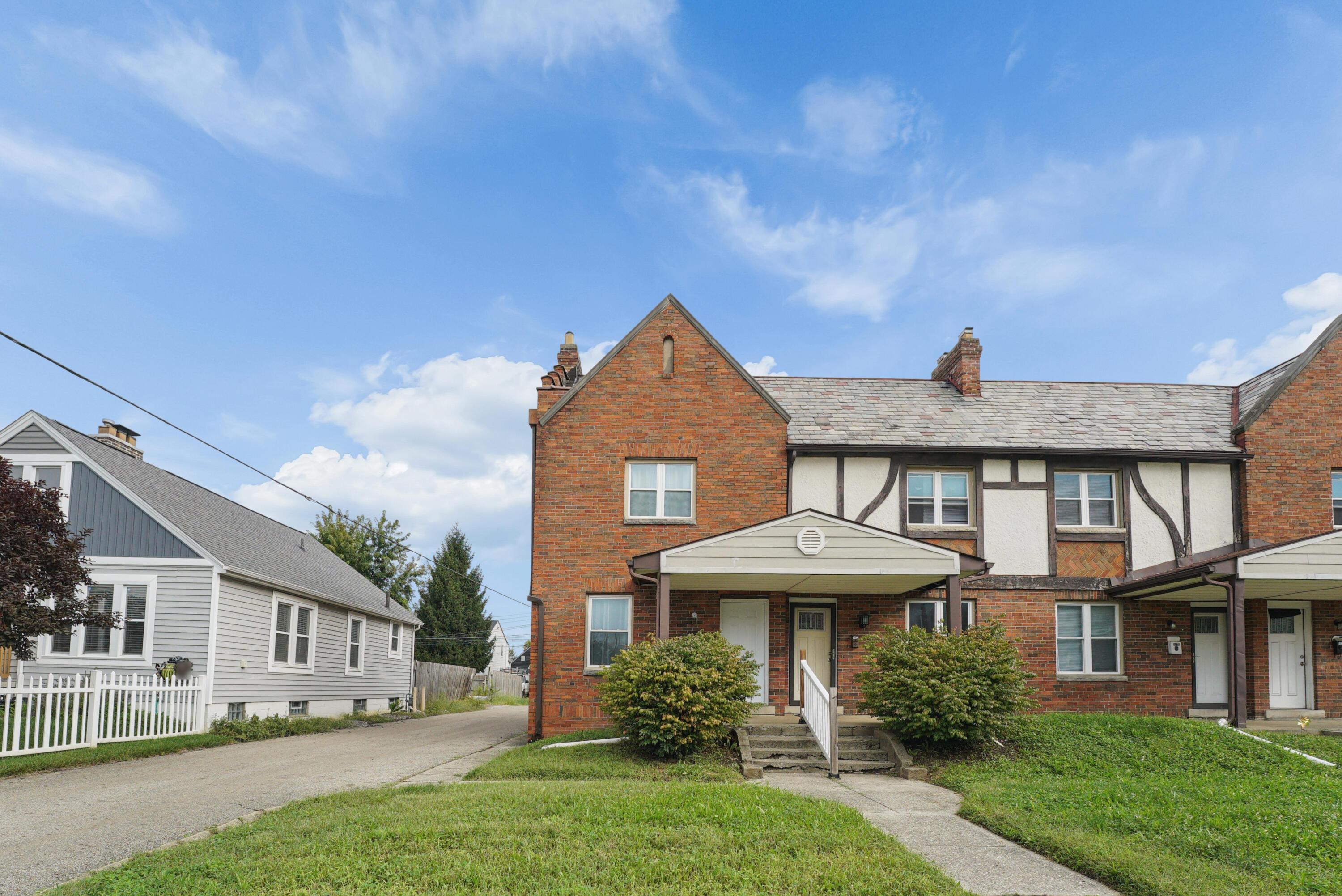 1652 E Sycamore Street Property Photo 3
