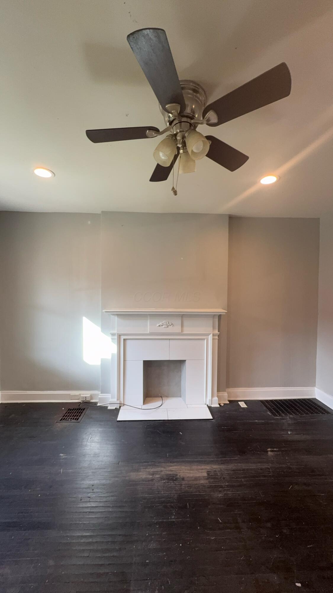 1652 E Sycamore Street Property Photo 8